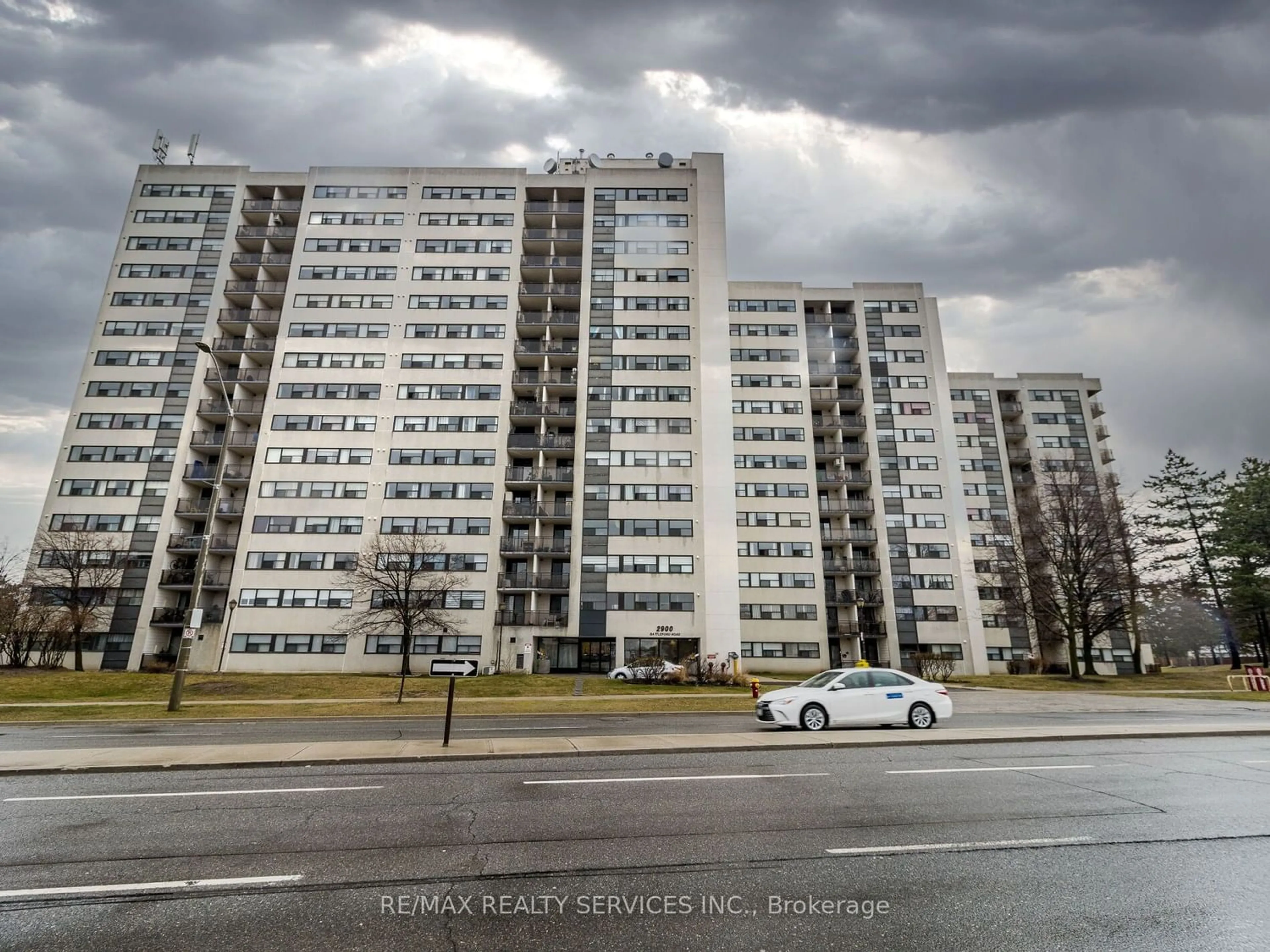A pic from exterior of the house or condo for 2900 Battleford Rd #609, Mississauga Ontario L5N 2V9