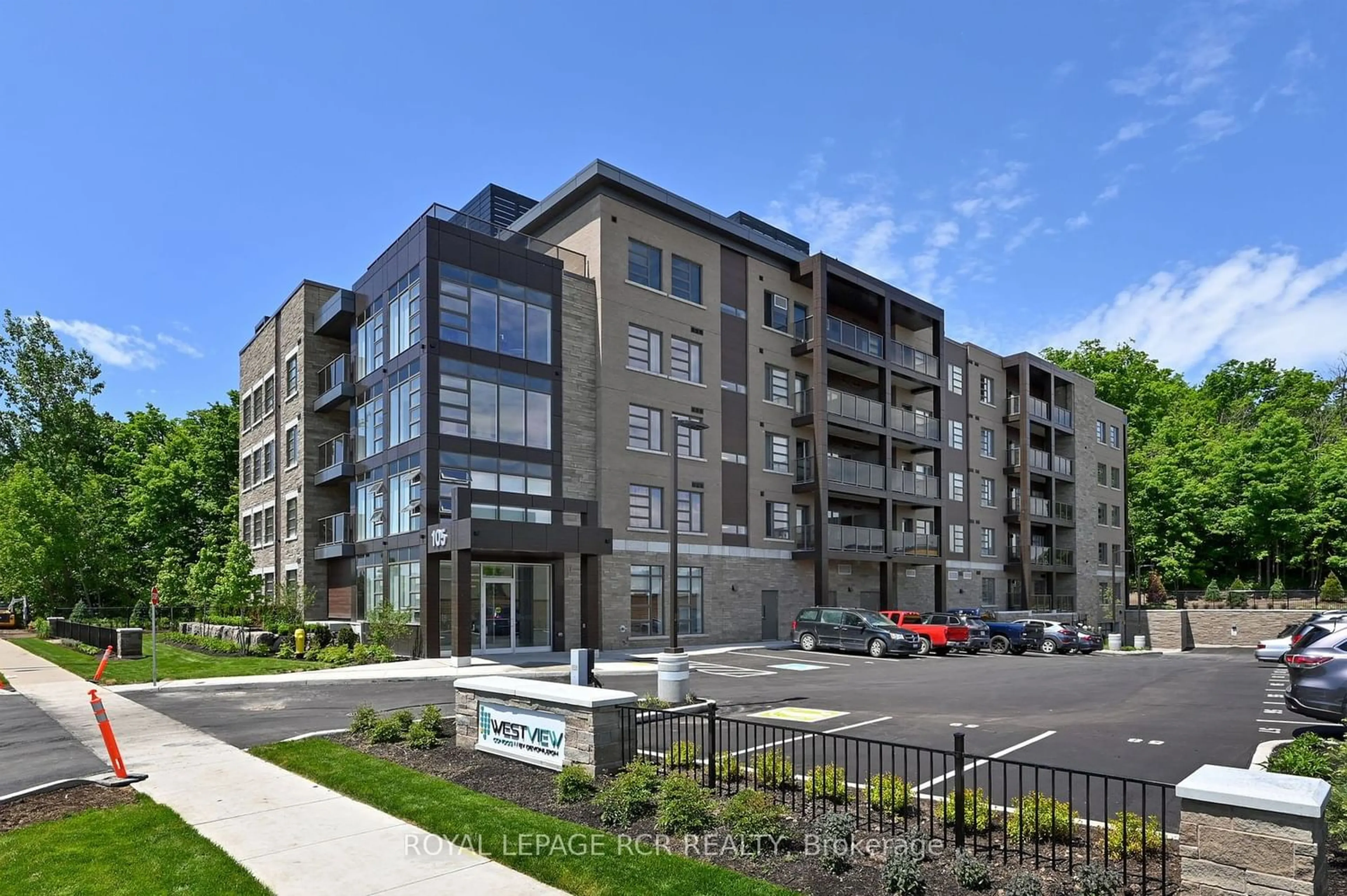 A pic from exterior of the house or condo for 105 Spencer Ave #107, Orangeville Ontario L9W 7S3