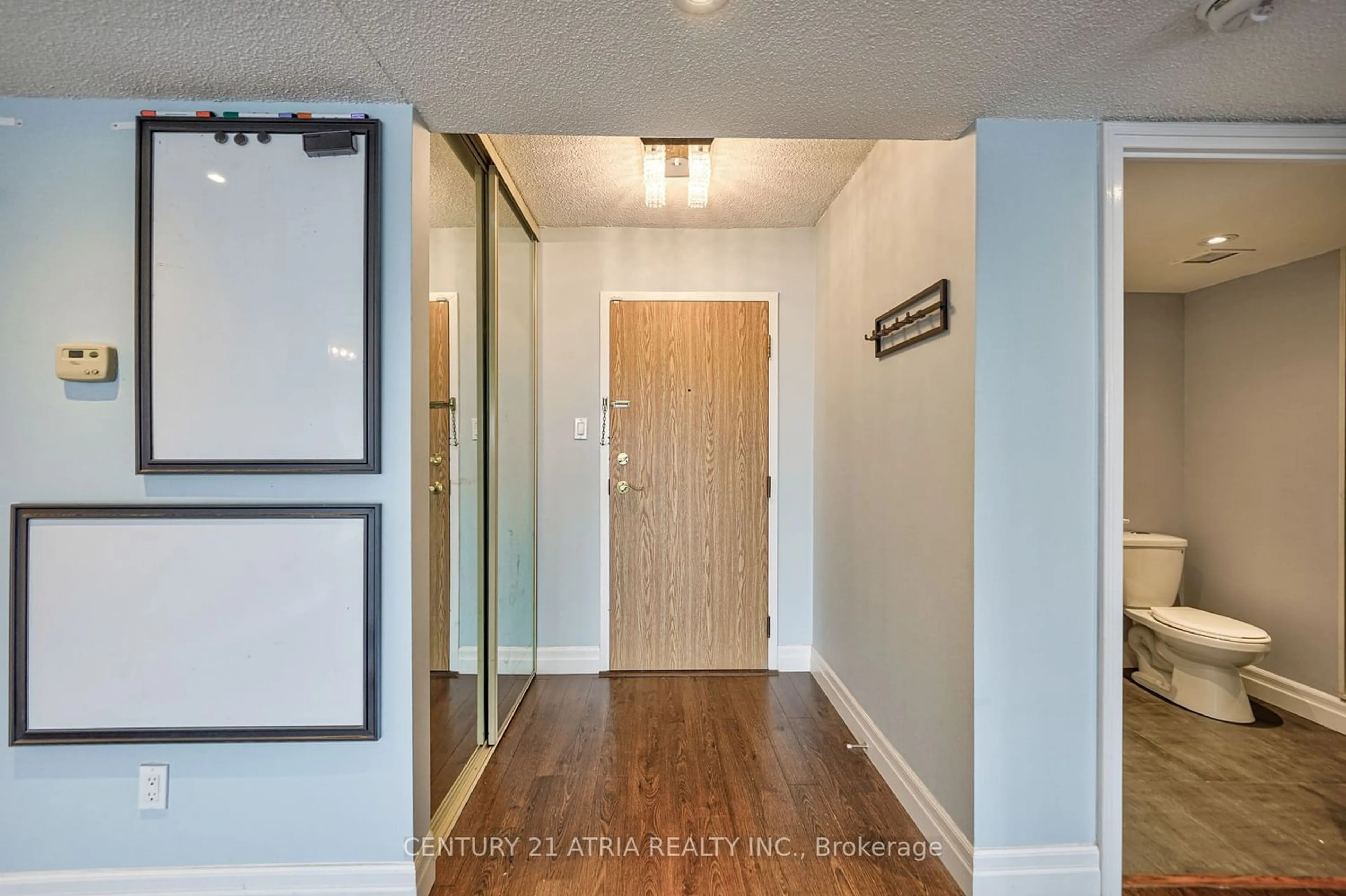 Indoor entryway for 1360 Rathburn Rd #1505, Mississauga Ontario L4W 4H4