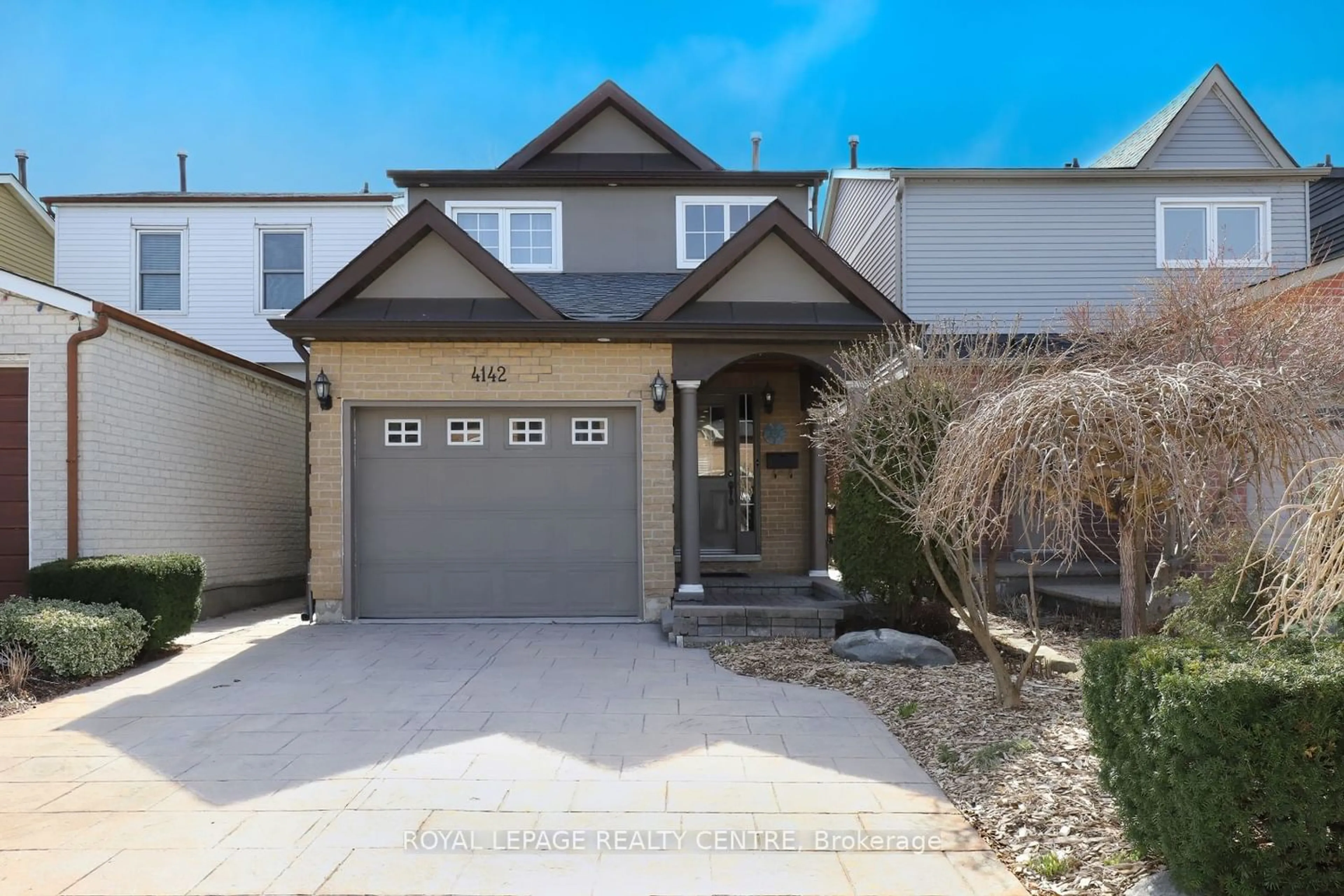 Frontside or backside of a home for 4142 Quaker Hill Dr, Mississauga Ontario L5C 3M3