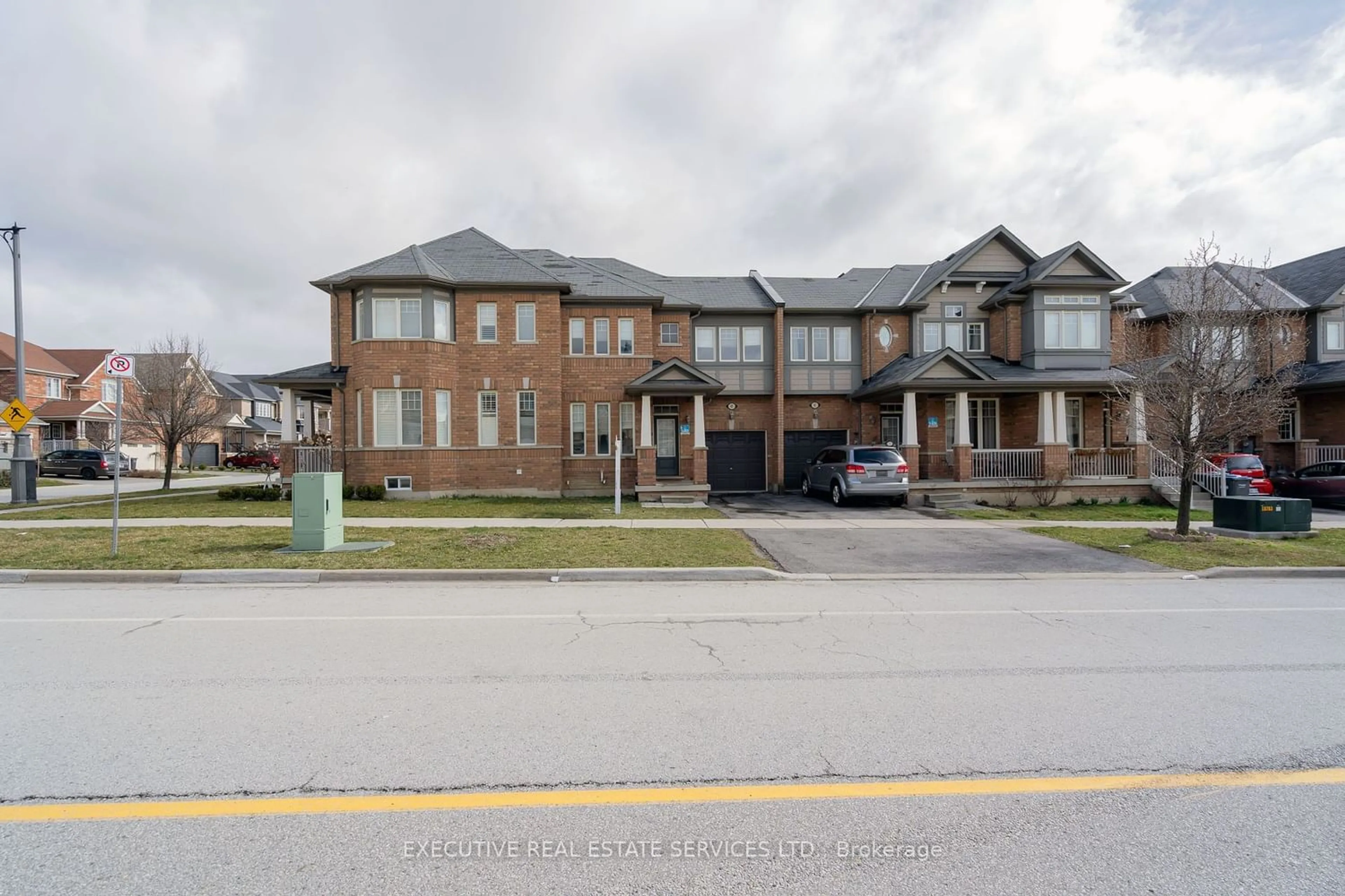 A pic from exterior of the house or condo for 43 Sky Harbour Dr, Brampton Ontario L6Y 0V3