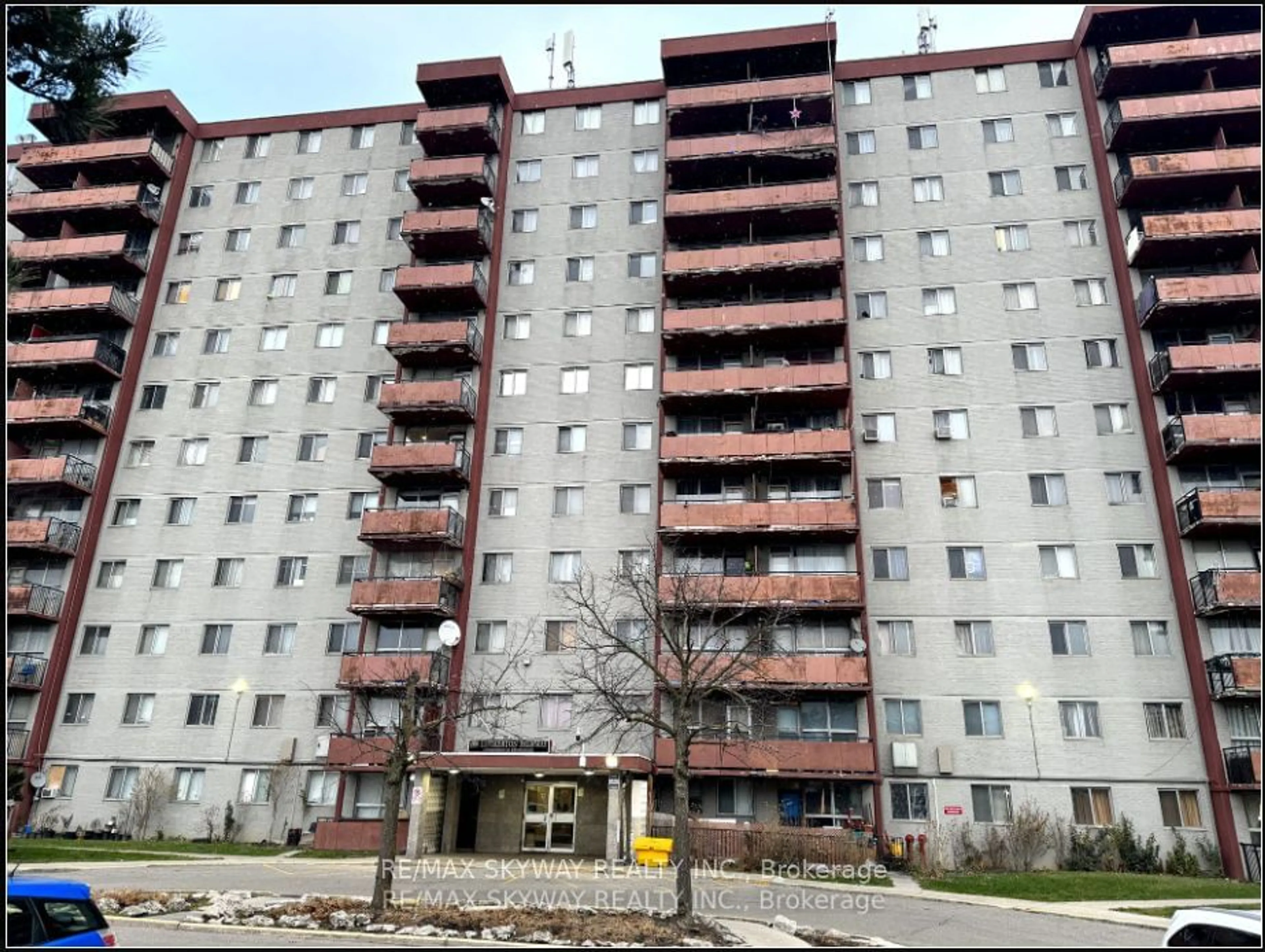 A pic from exterior of the house or condo for 100 Lotherton Ptwy #706, Toronto Ontario M6B 2G8