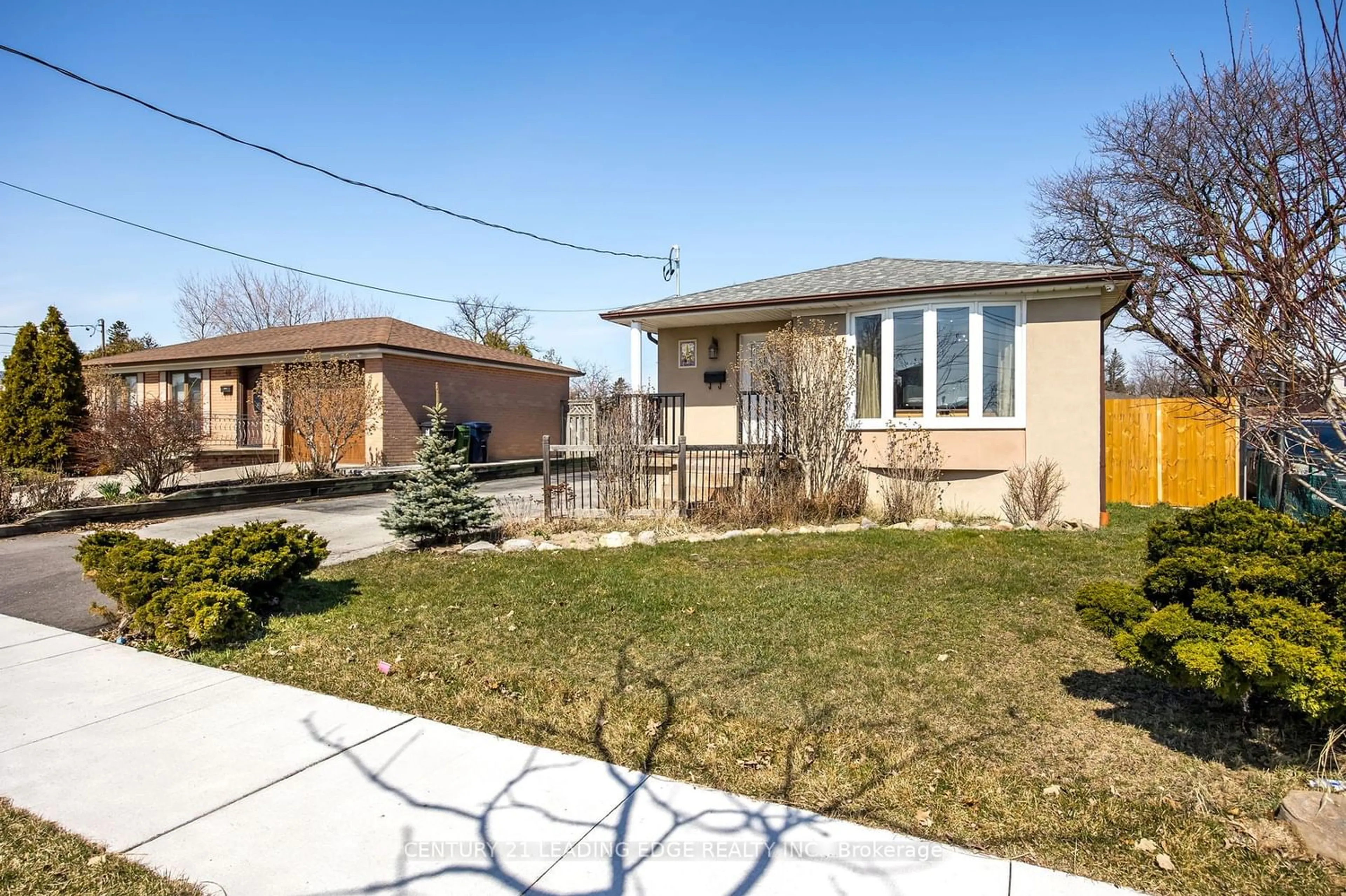 Frontside or backside of a home for 38 Wheatsheaf Cres, Toronto Ontario M3N 1P6