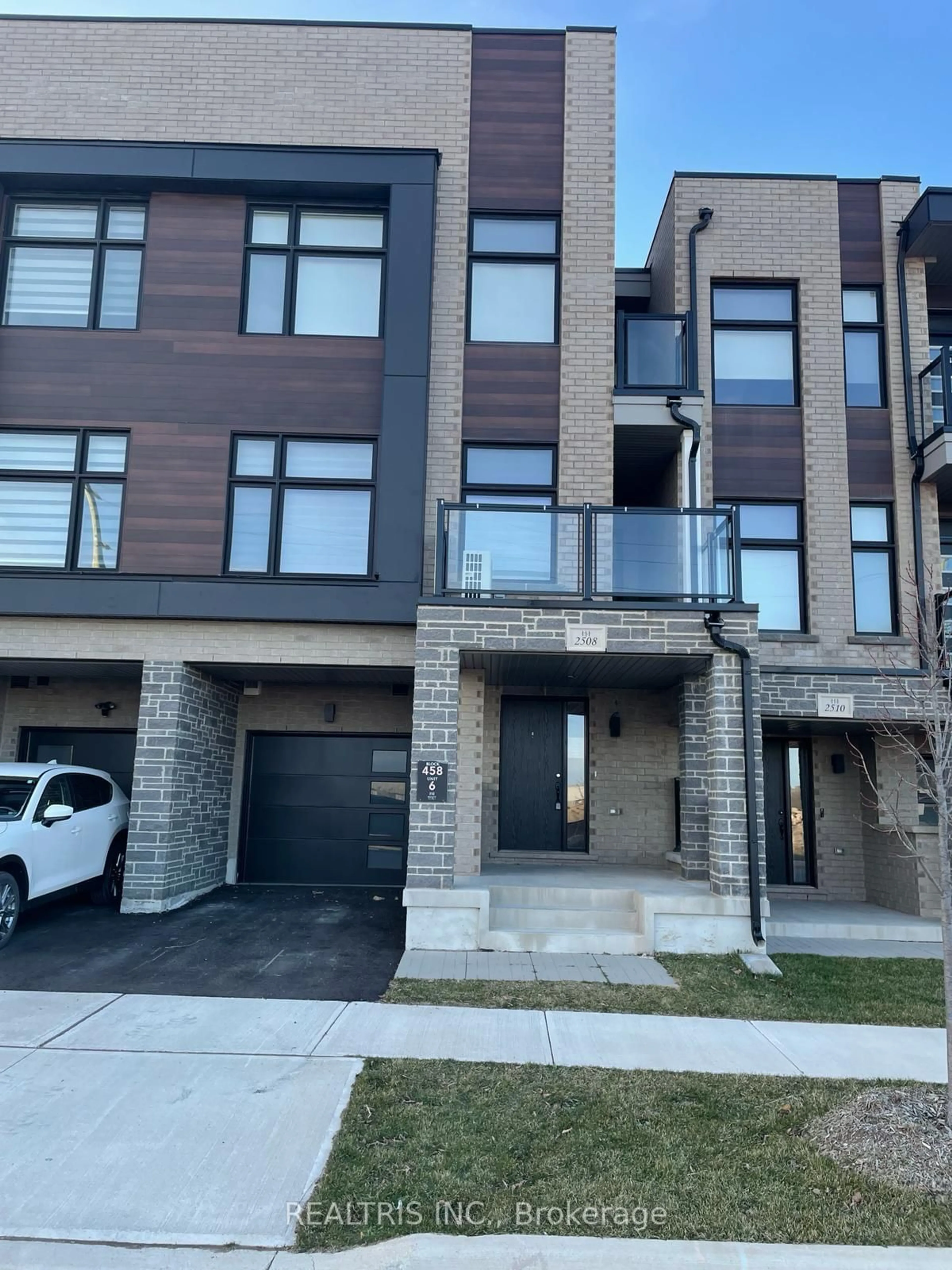 A pic from exterior of the house or condo for 2508 Badger Cres, Oakville Ontario L6M 4G3