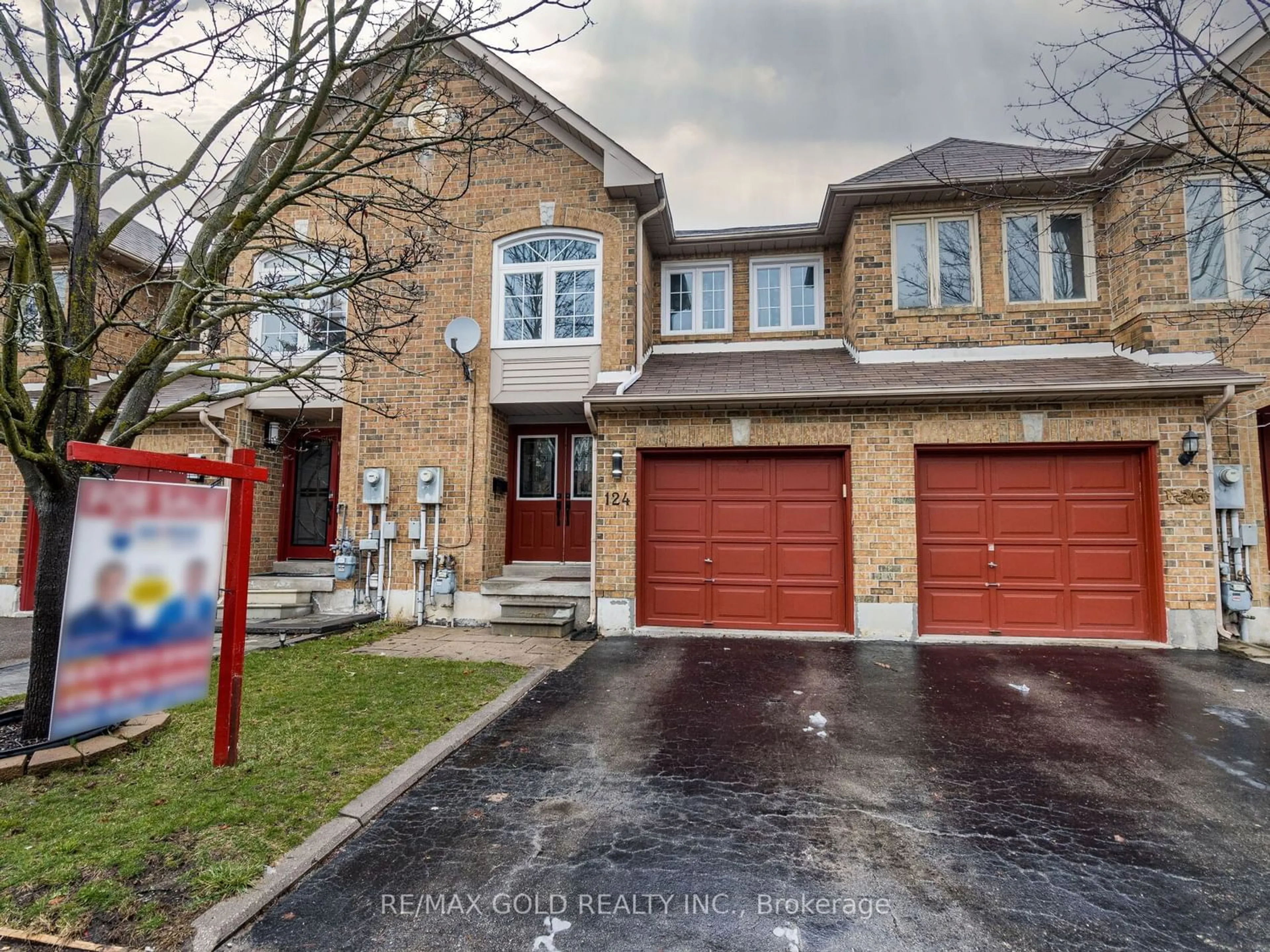 A pic from exterior of the house or condo for 124 Kenwood Dr, Brampton Ontario L6X 4P5