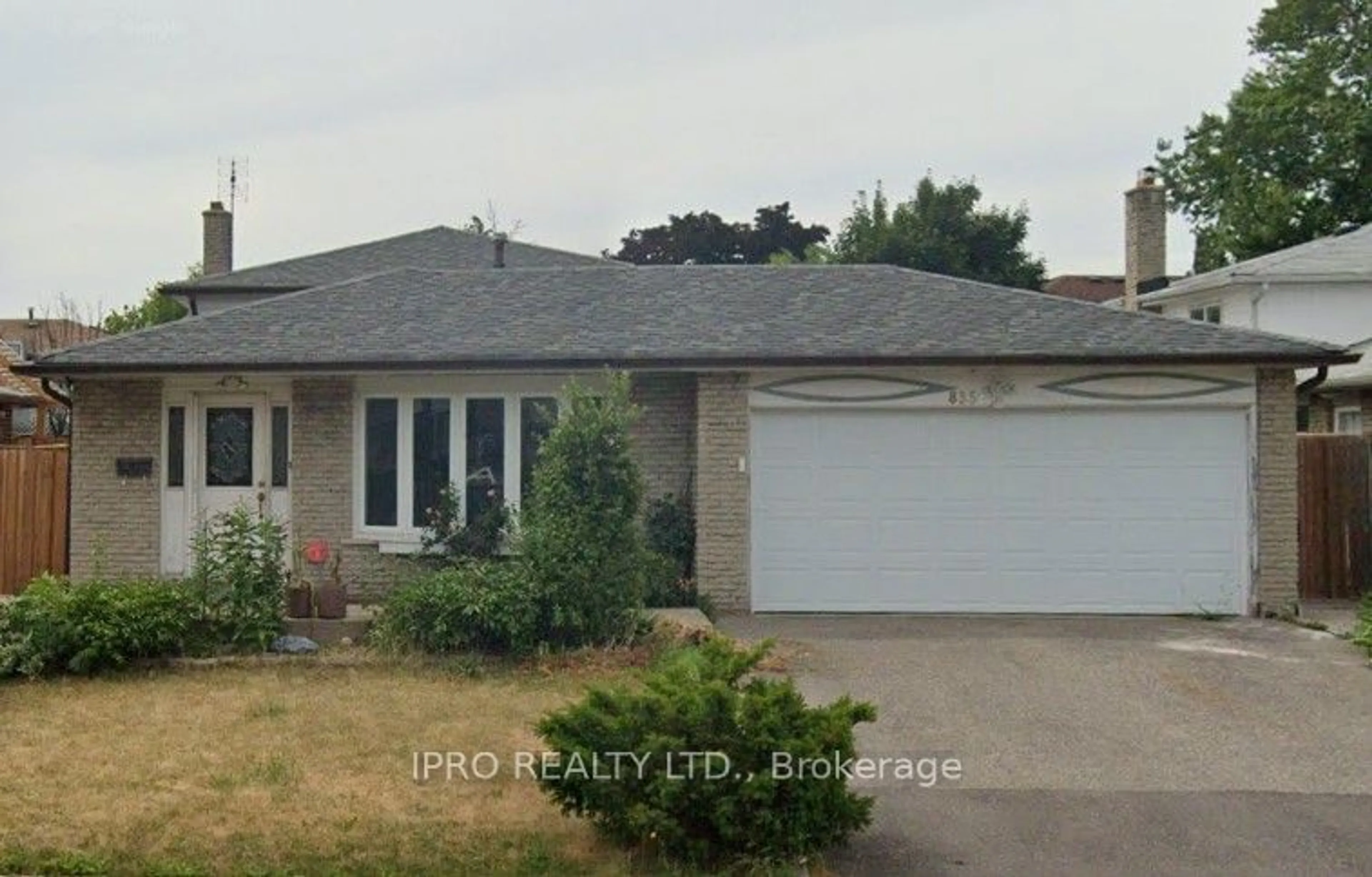 Frontside or backside of a home for 835 Forestwood Dr, Mississauga Ontario L5C 1G6
