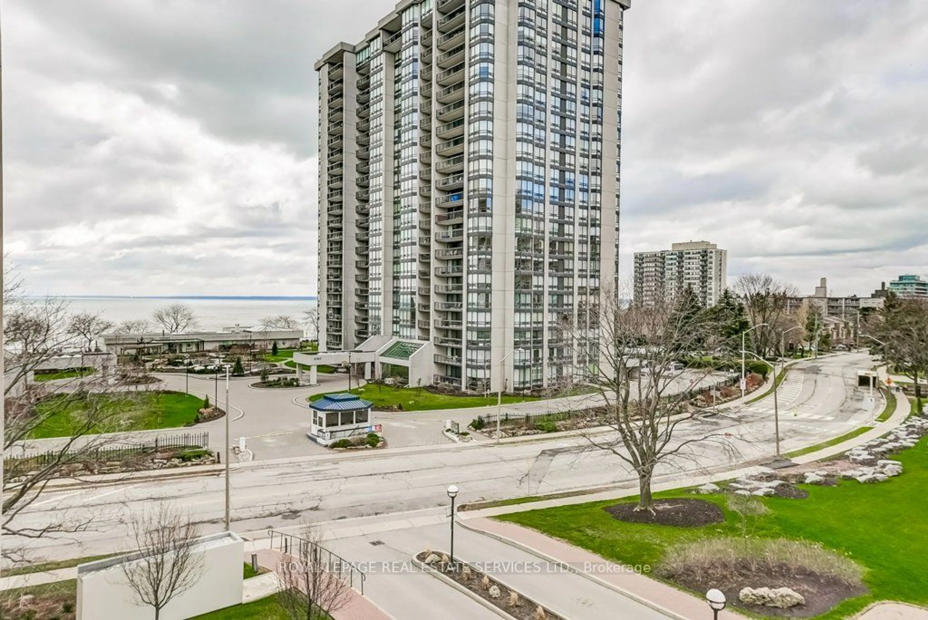 A pic from exterior of the house or condo for 2175 Marine Dr #505, Oakville Ontario L6L 5L5