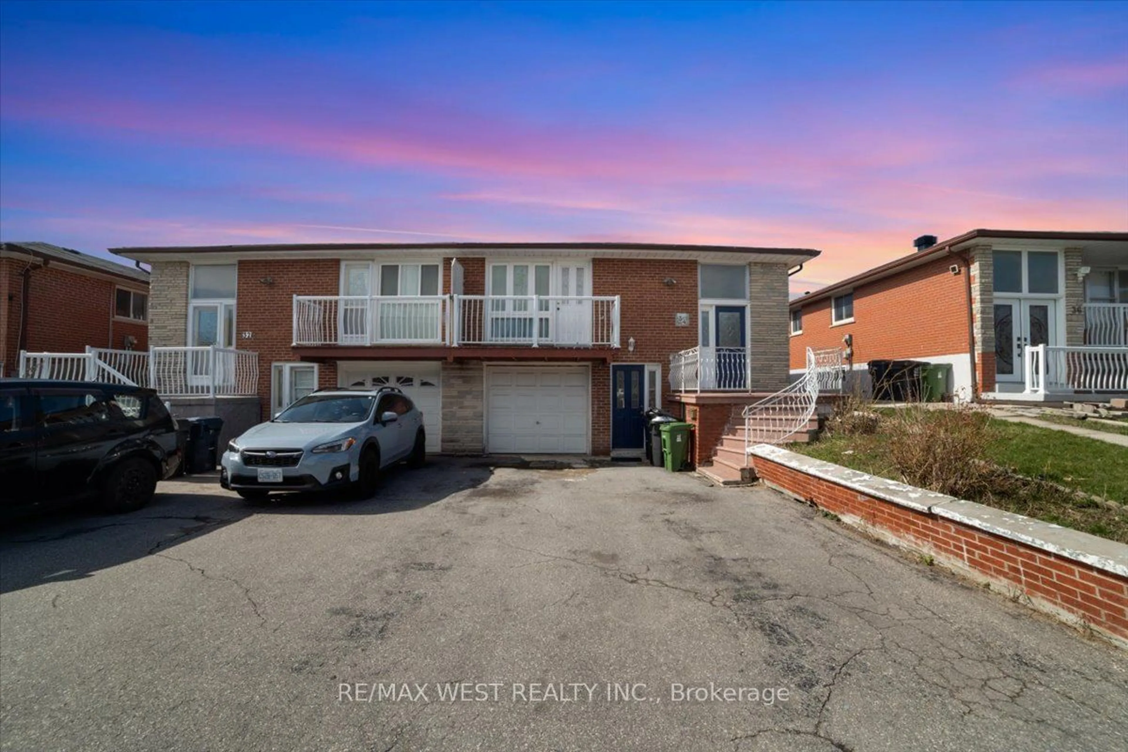 A pic from exterior of the house or condo for 34 Futura Dr, Toronto Ontario M3N 2L7