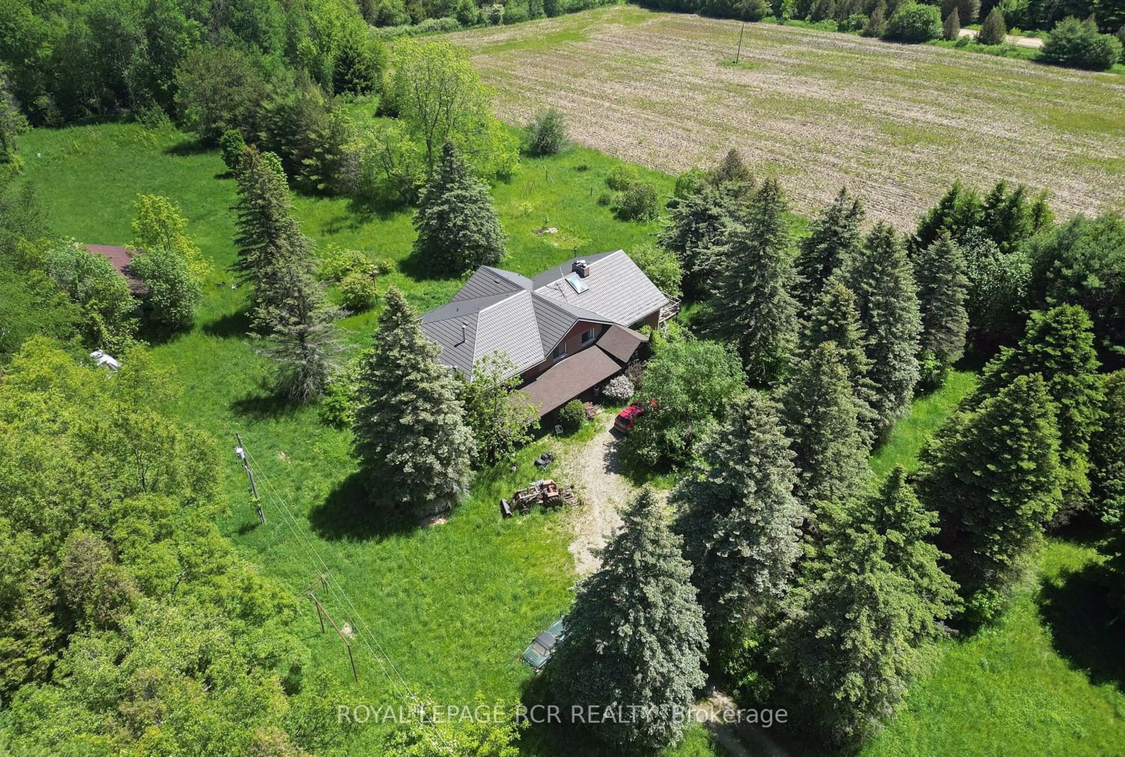 A pic from outside/outdoor area/front of a property/back of a property/a pic from drone, unknown for 19455 Shaws Creek Rd, Caledon Ontario L7K 1L5