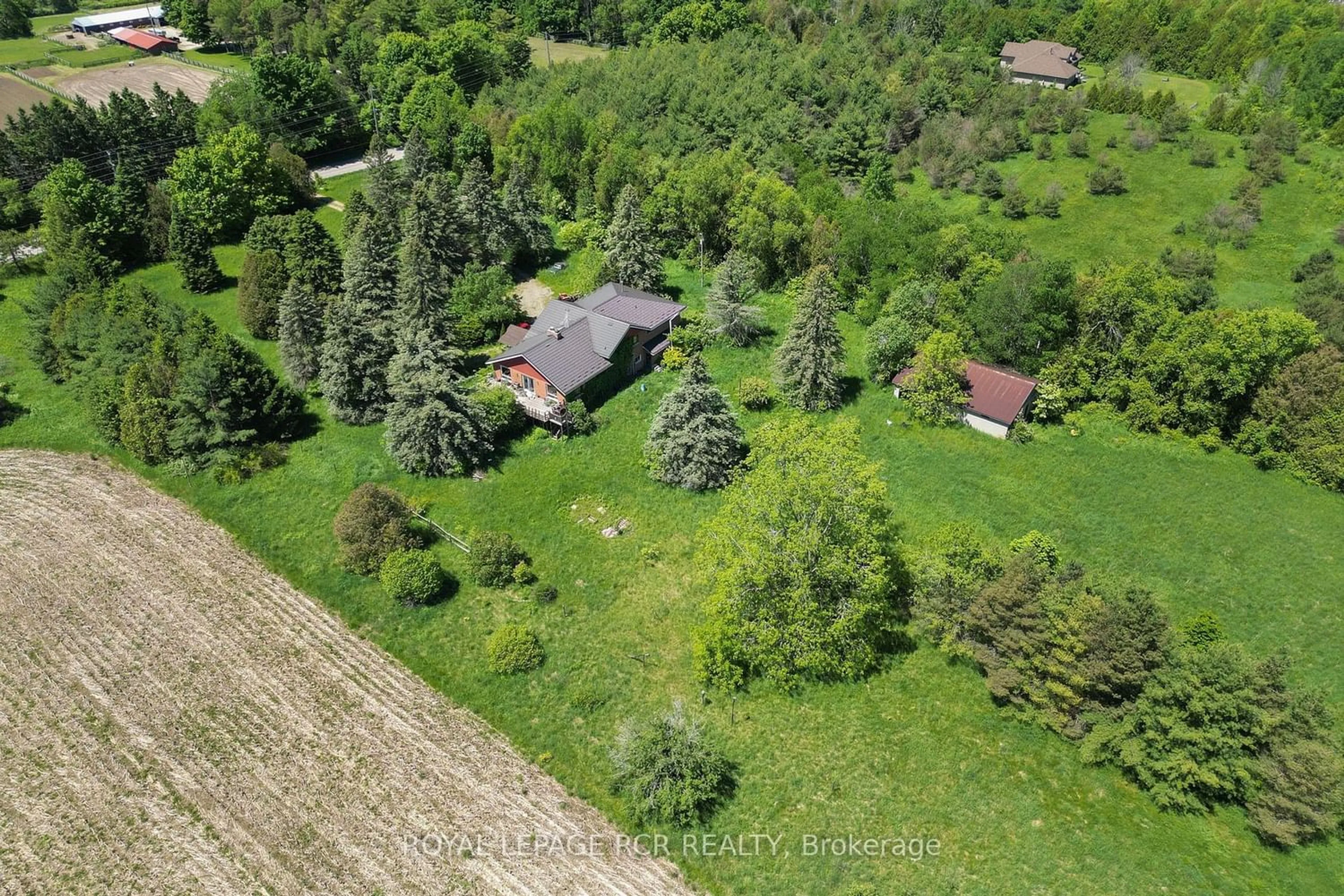 A pic from outside/outdoor area/front of a property/back of a property/a pic from drone, unknown for 19455 Shaws Creek Rd, Caledon Ontario L7K 1L5