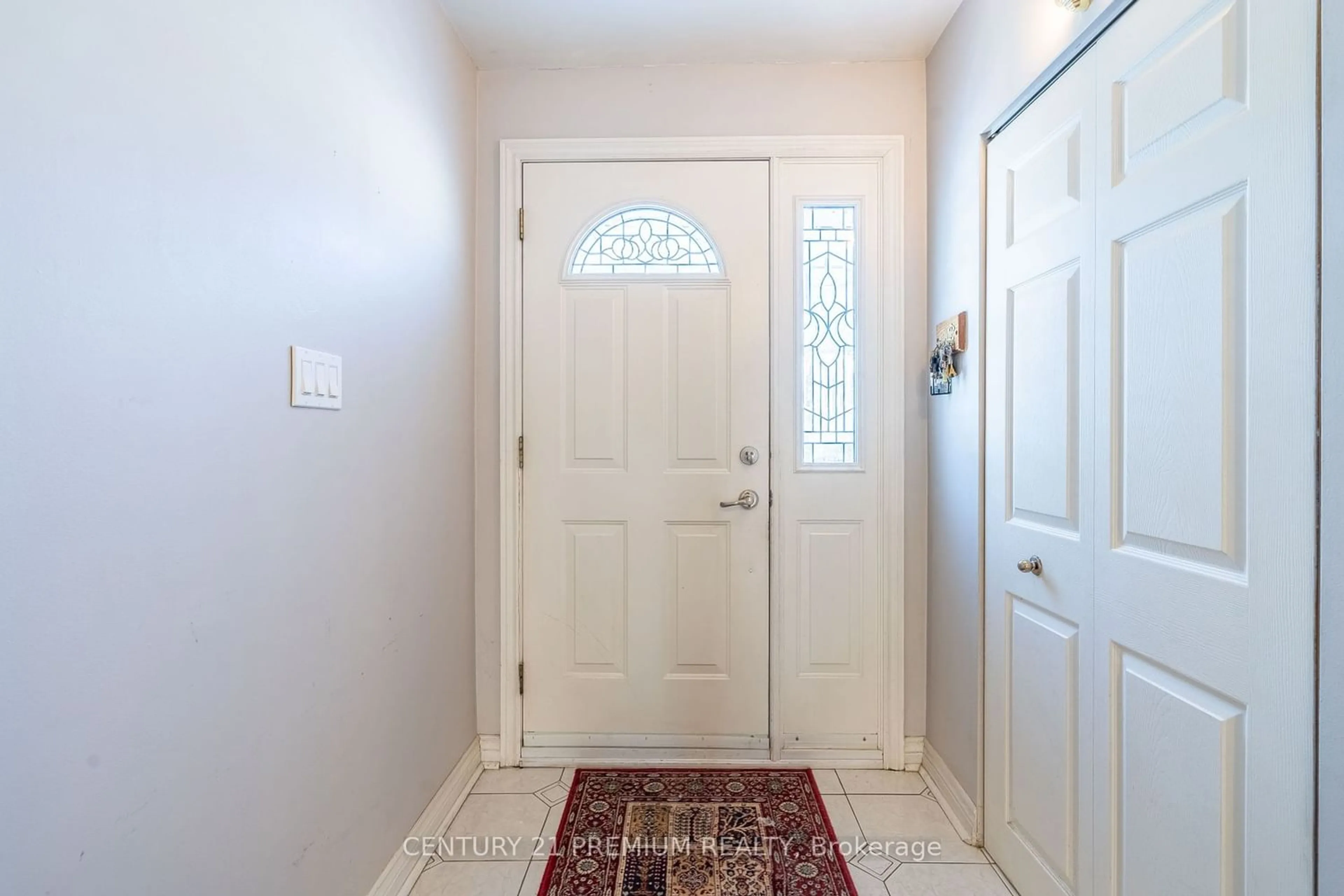 Indoor entryway for 9 Northover St, Toronto Ontario M3L 1W4