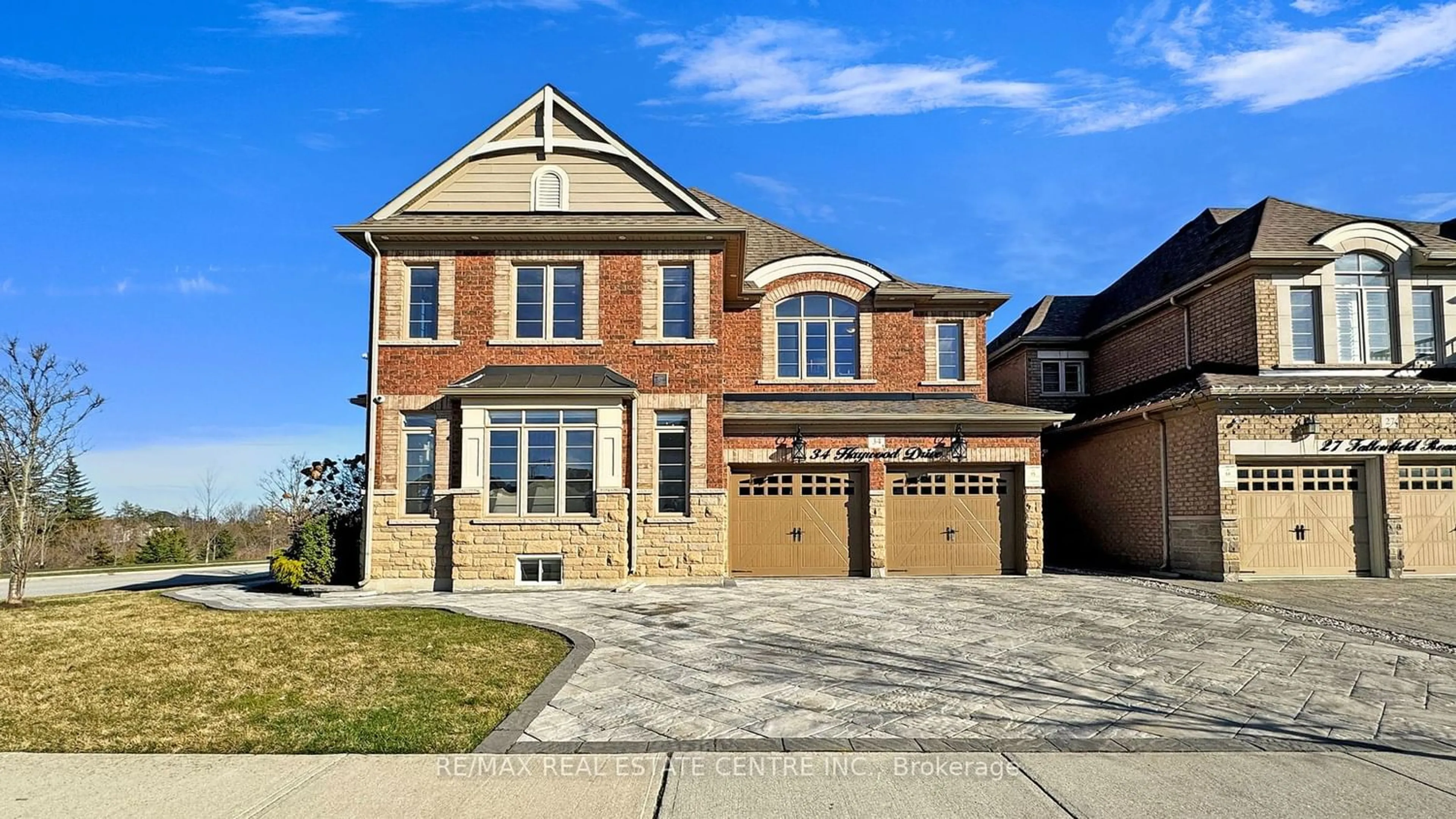 Home with brick exterior material for 34 Haywood Dr, Brampton Ontario L6X 0W3