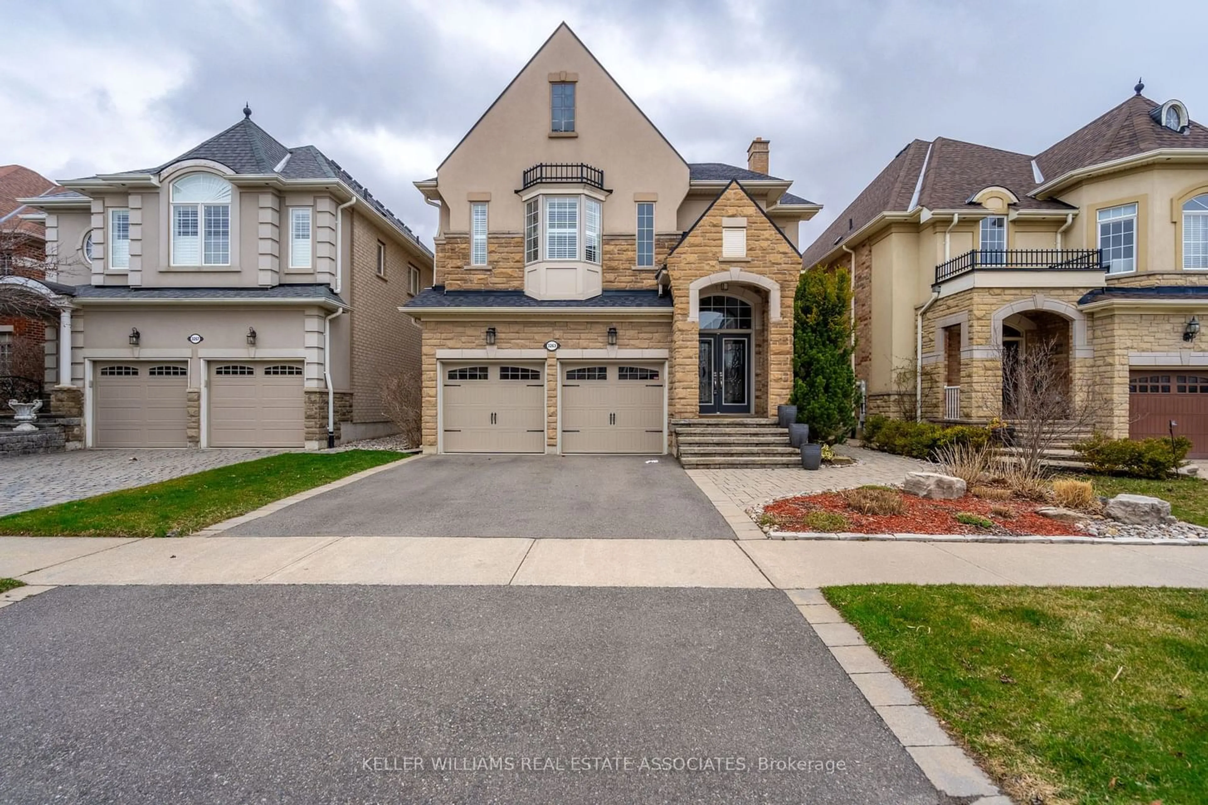 Home with brick exterior material for 3263 Pringle Pl, Mississauga Ontario L5M 7V7