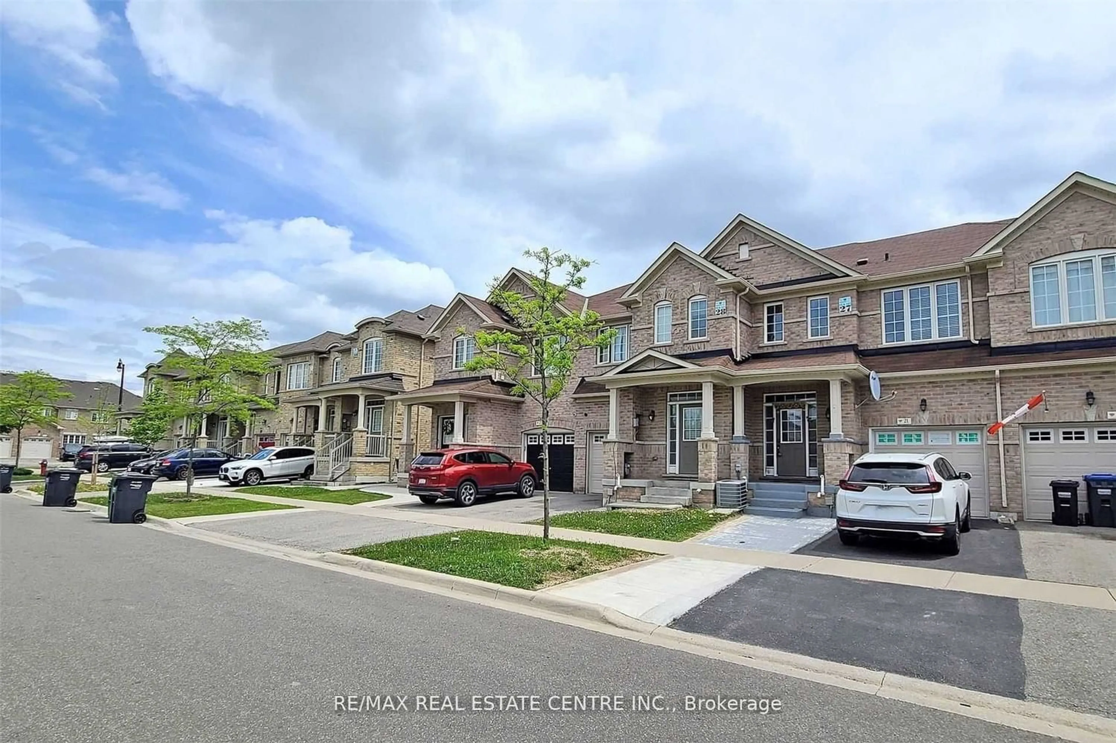 A pic from exterior of the house or condo for 21 Hatton Crt, Brampton Ontario L6Y 5T6
