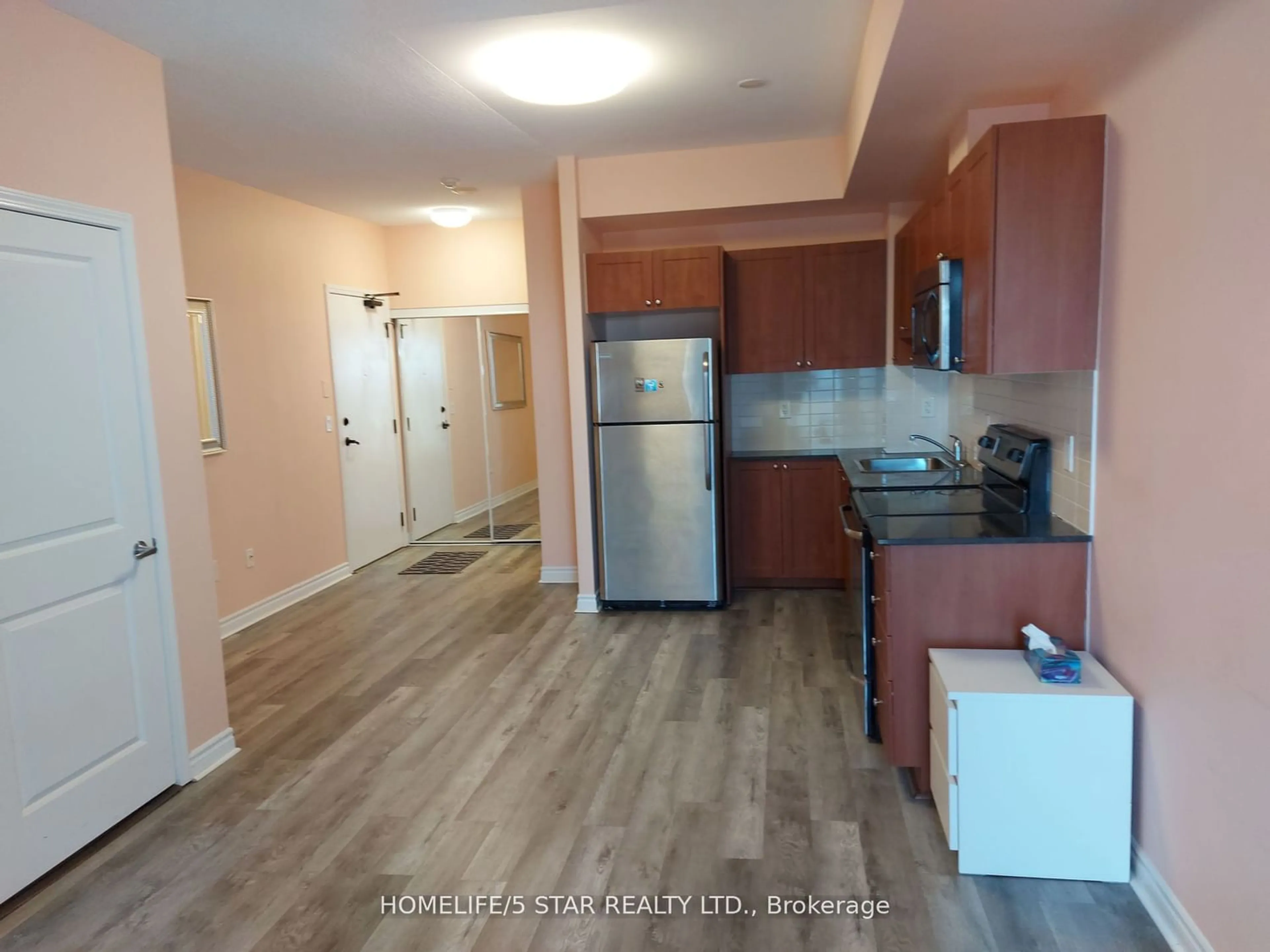 Standard kitchen for 385 Prince Of Wales Dr #3307, Mississauga Ontario L5B 0C6