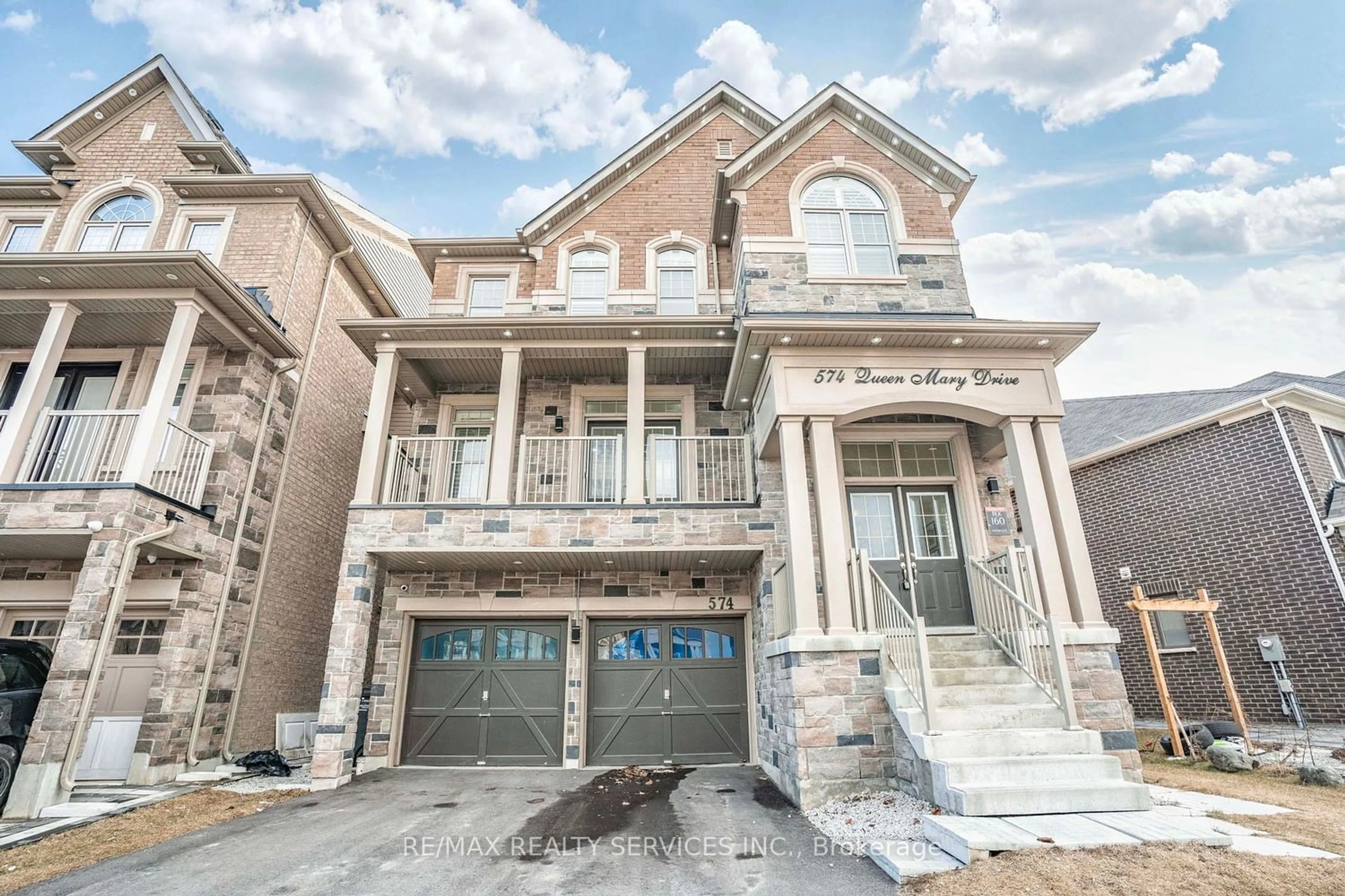 Home with brick exterior material for 574 Queen Mary Dr, Brampton Ontario L7A 4Y6