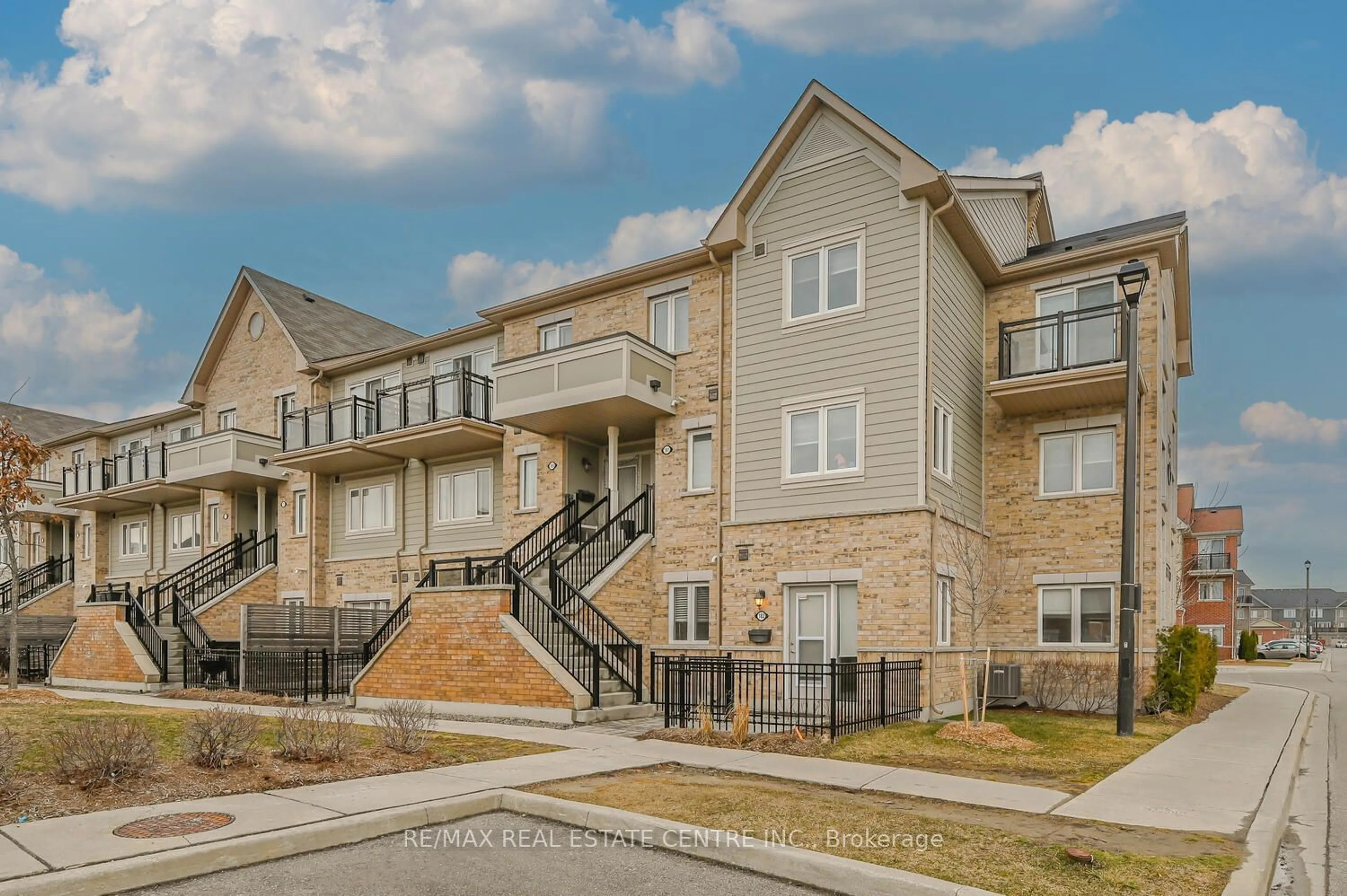 A pic from exterior of the house or condo for 250 Sunny Meadow Blvd #182, Brampton Ontario L6R 3Y6