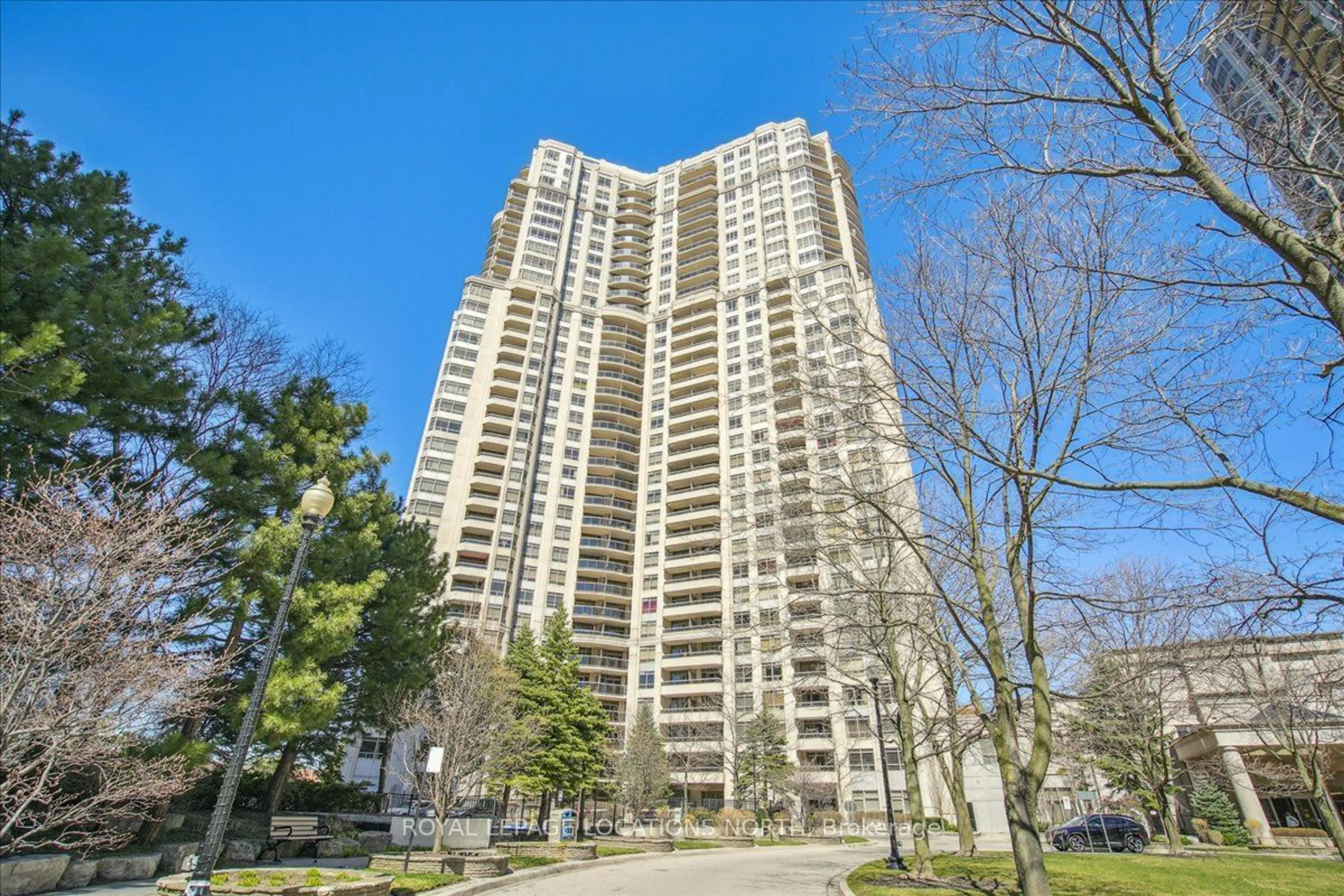 A pic from exterior of the house or condo for 35 Kingsbridge Garden Circ #2903, Mississauga Ontario L5R 3Z5