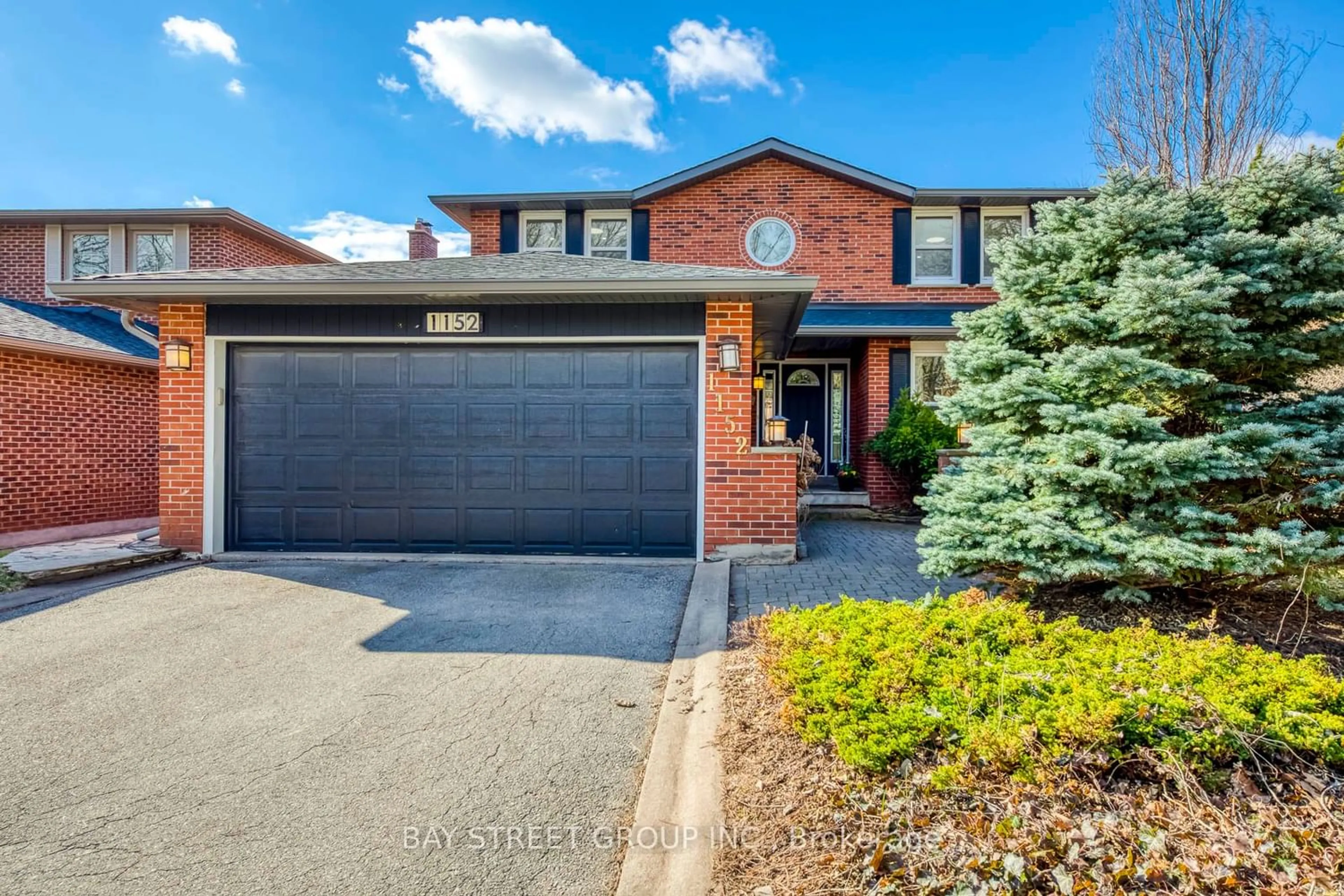 Home with brick exterior material for 1152 Montrose Abbey Dr, Oakville Ontario L6M 1E5