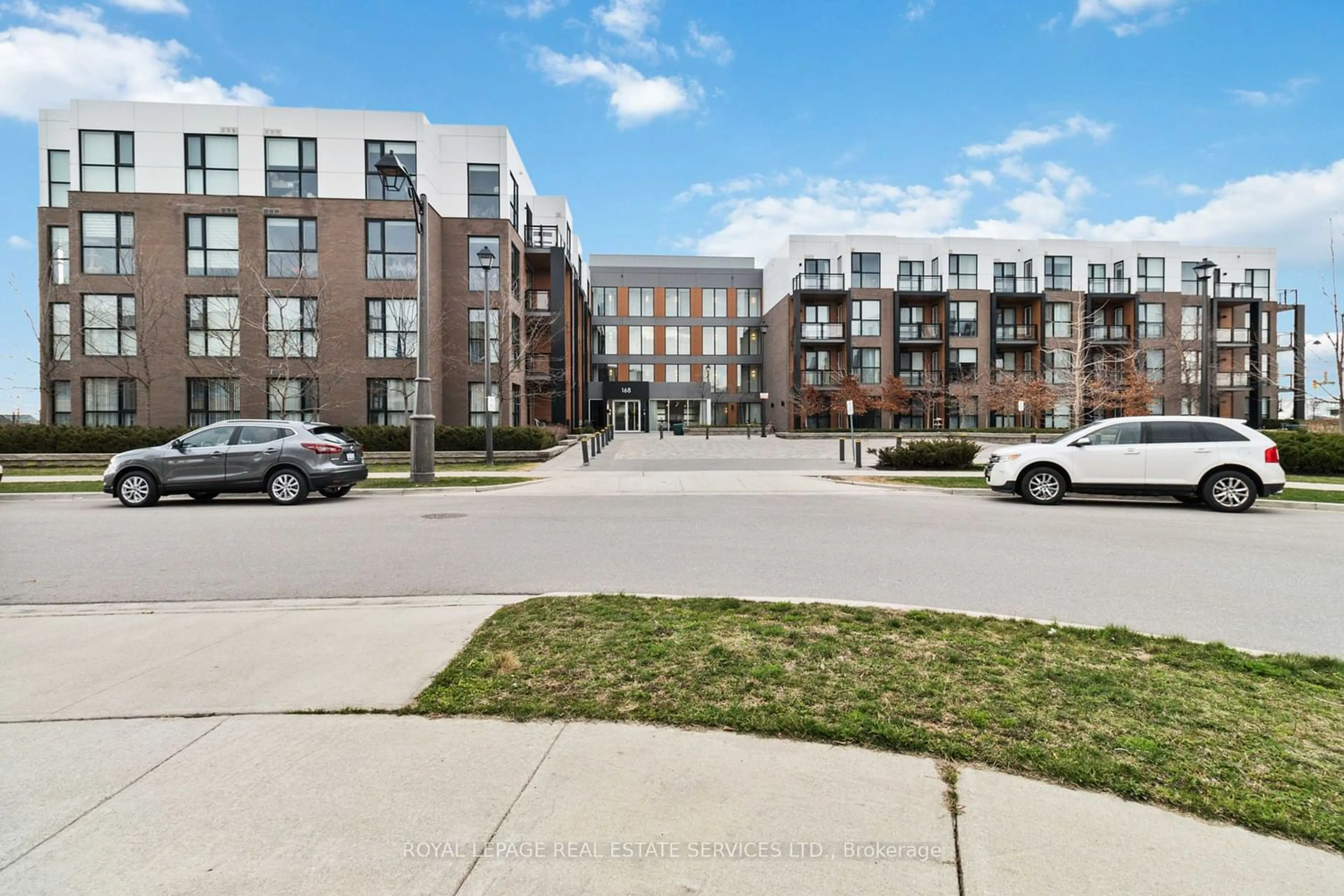 A pic from exterior of the house or condo for 168 Sabina Dr #302, Oakville Ontario L6H 7C3