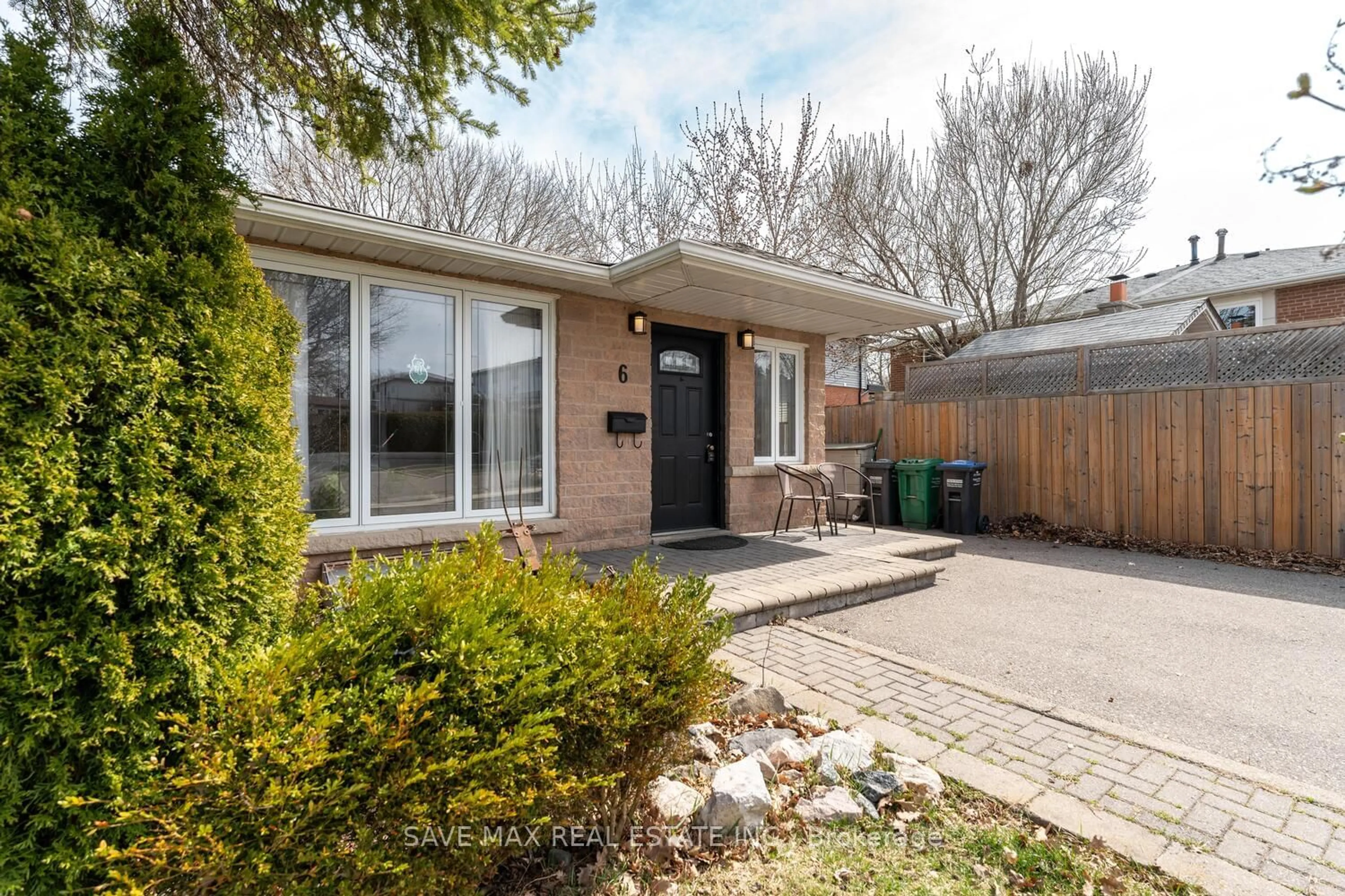 Home with brick exterior material for 6 Gafney Dr, Mississauga Ontario L5M 1E2