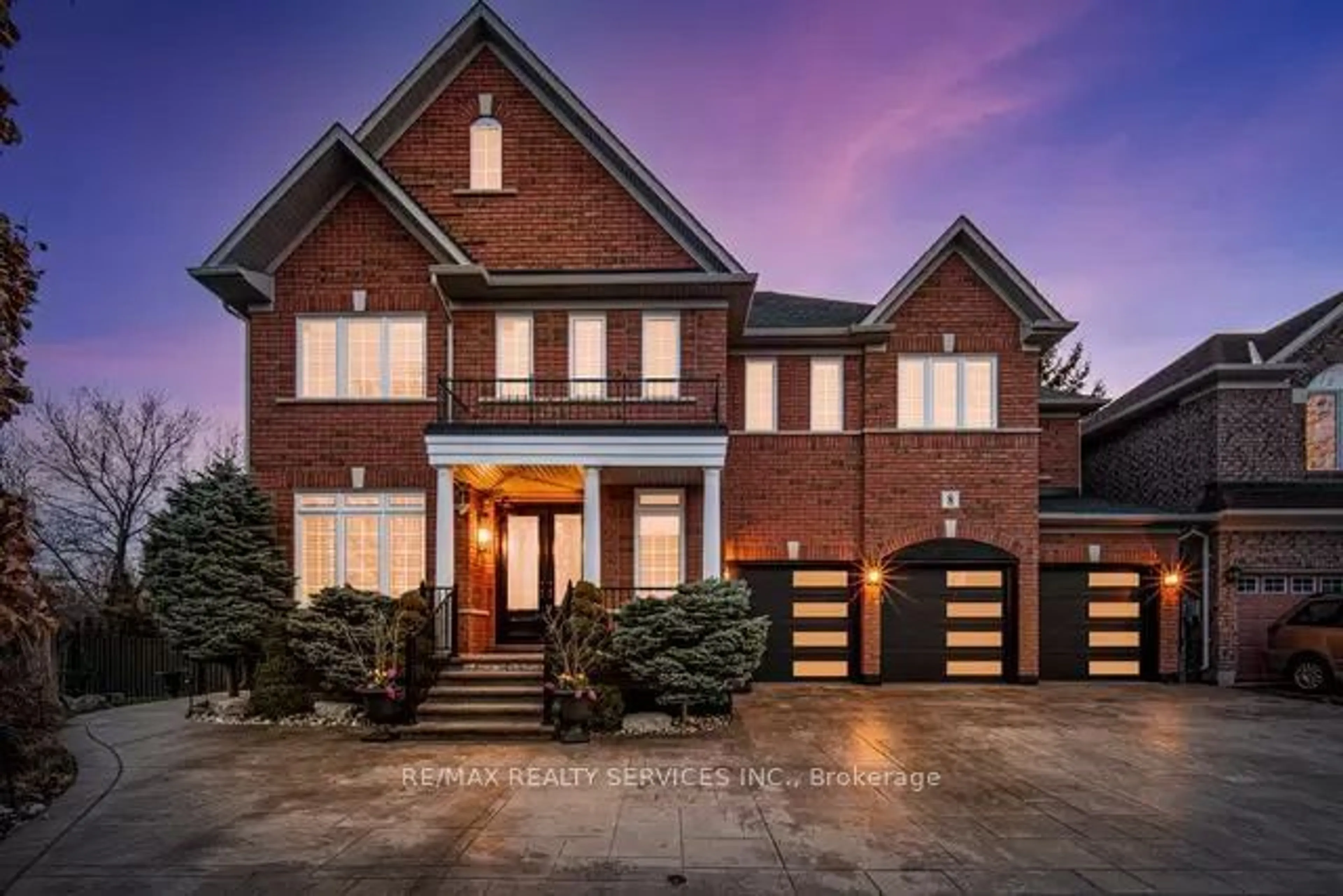 Home with brick exterior material for 8 Blaketon Crt, Brampton Ontario L6P 1K8