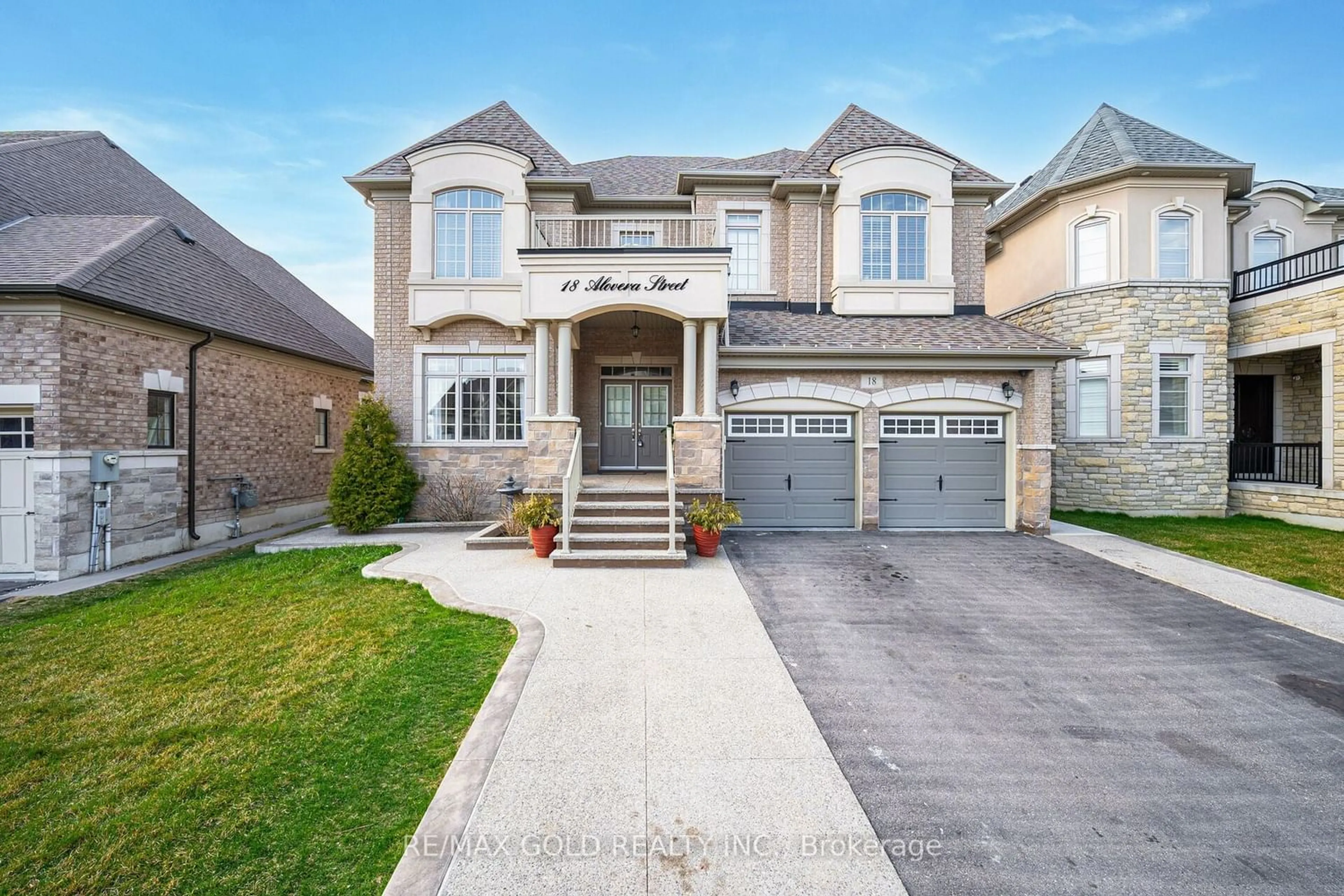 Frontside or backside of a home for 18 Alovera St, Brampton Ontario L6P 0X8