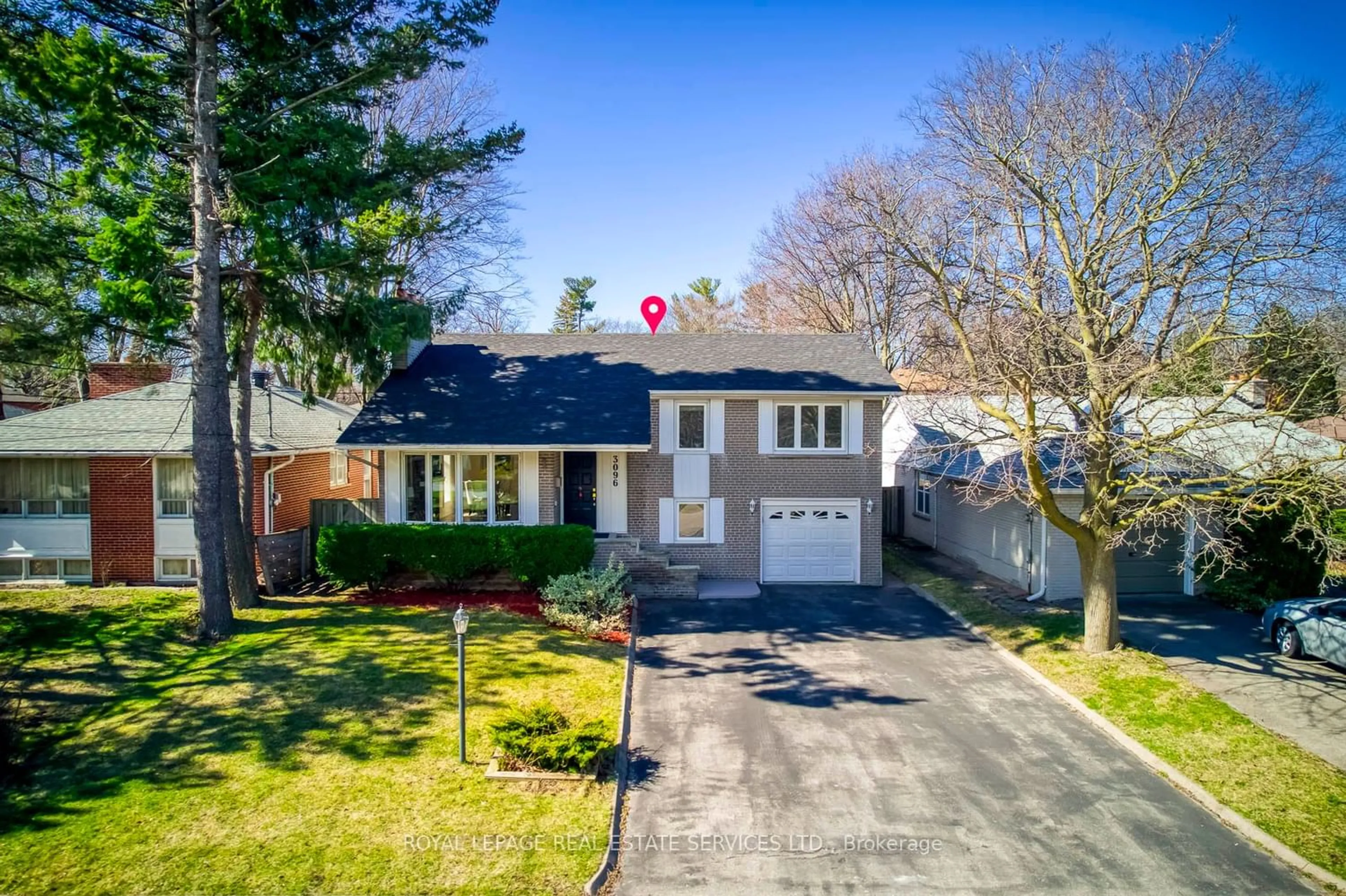 Frontside or backside of a home for 3096 Ballydown Cres, Mississauga Ontario L5C 2C8