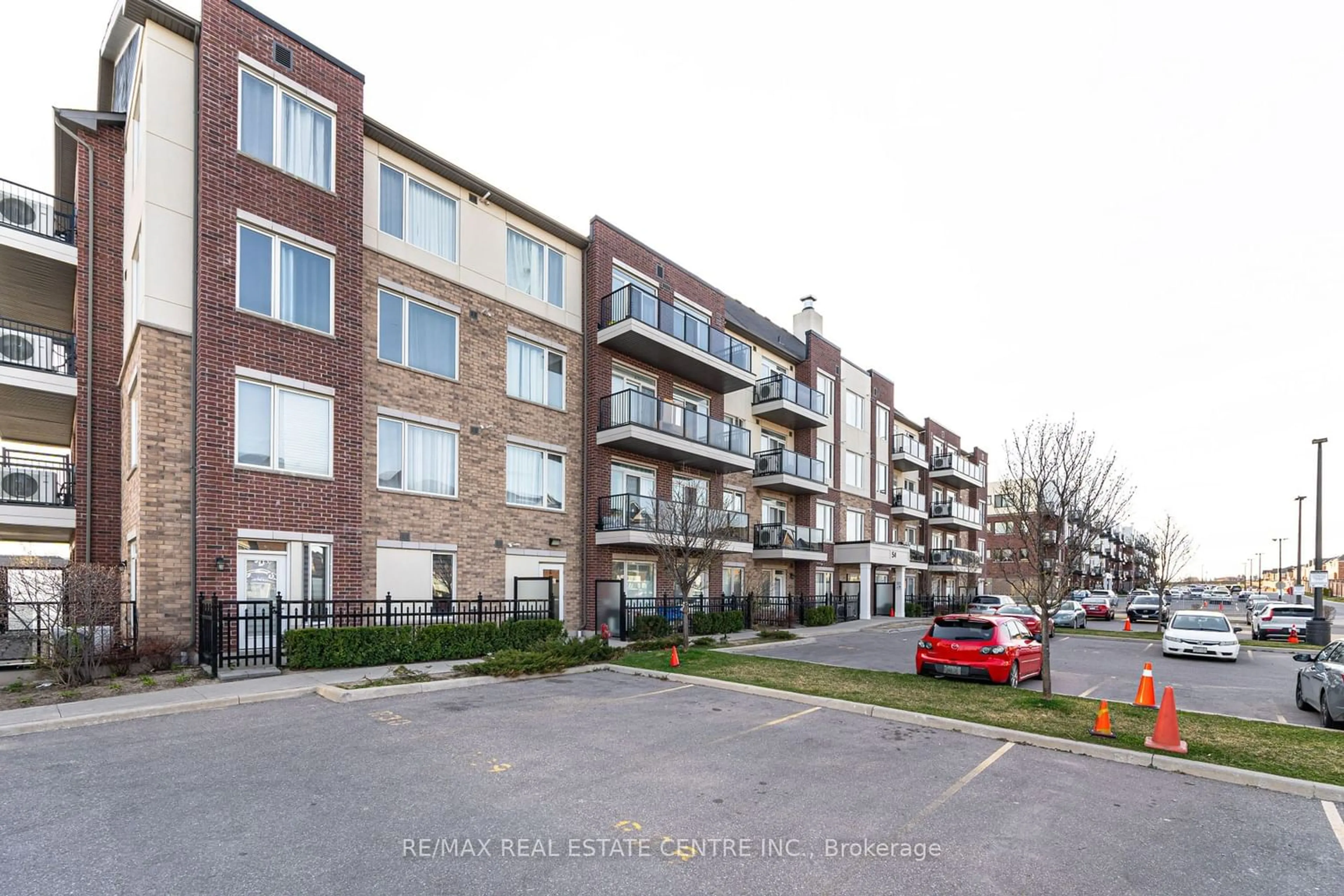 A pic from exterior of the house or condo for 54 Sky Harbour Dr #105, Brampton Ontario L6Y 6B9