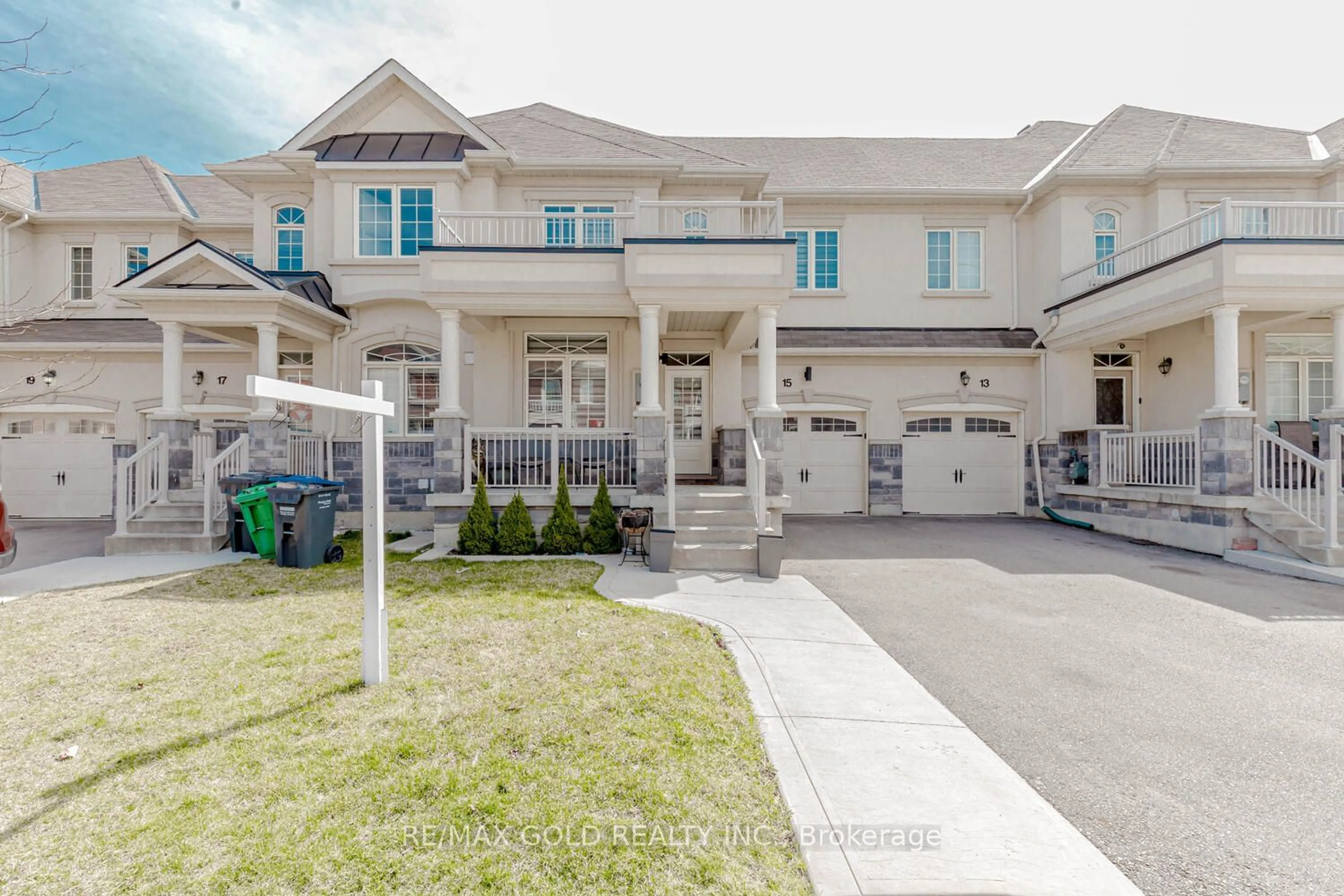 Frontside or backside of a home for 15 Saint Dennis Rd, Brampton Ontario L6R 3W5