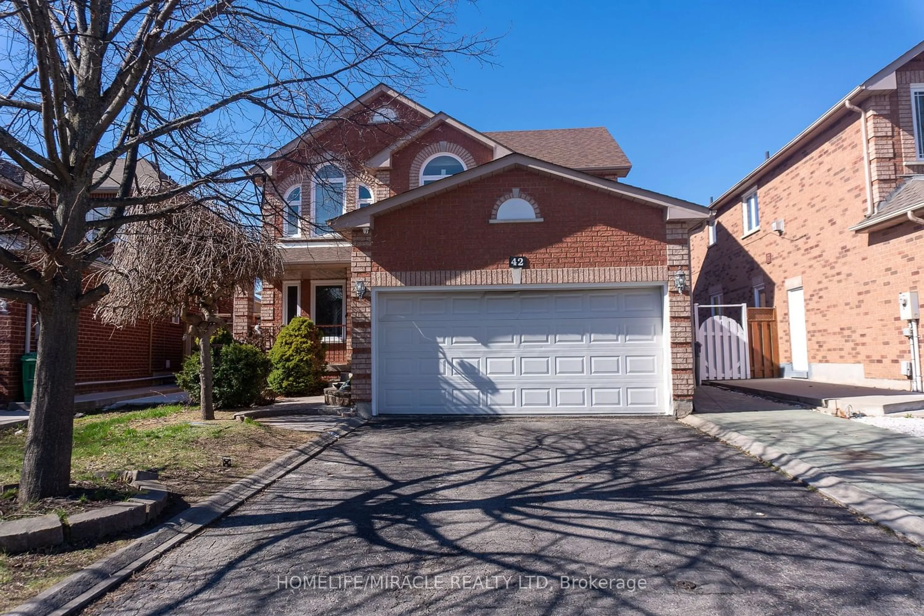 Frontside or backside of a home for 42 Lockwood Rd, Brampton Ontario L6Y 4T7
