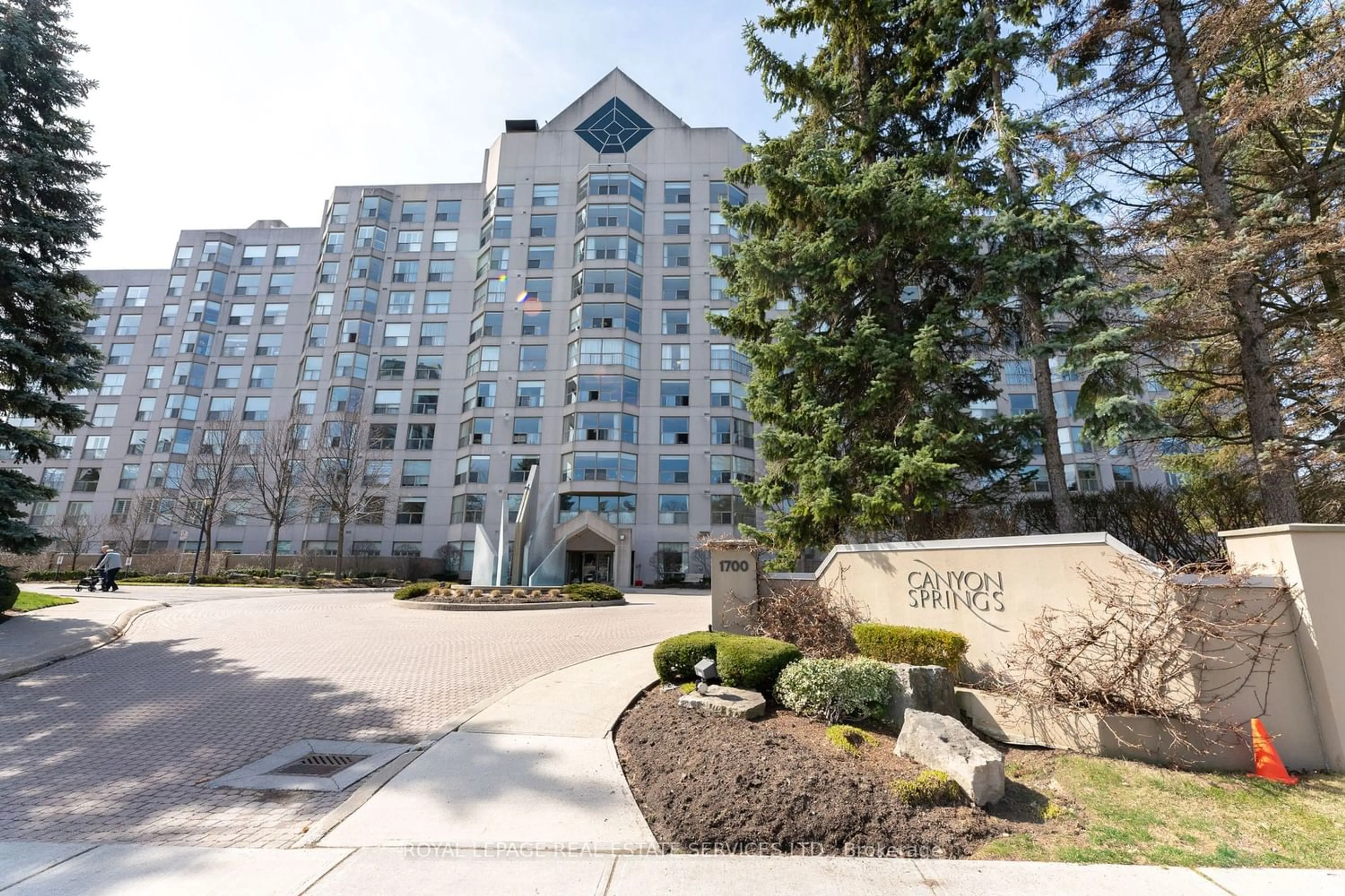 A pic from exterior of the house or condo for 1700 The Collegeway #504, Mississauga Ontario L5L 4M2