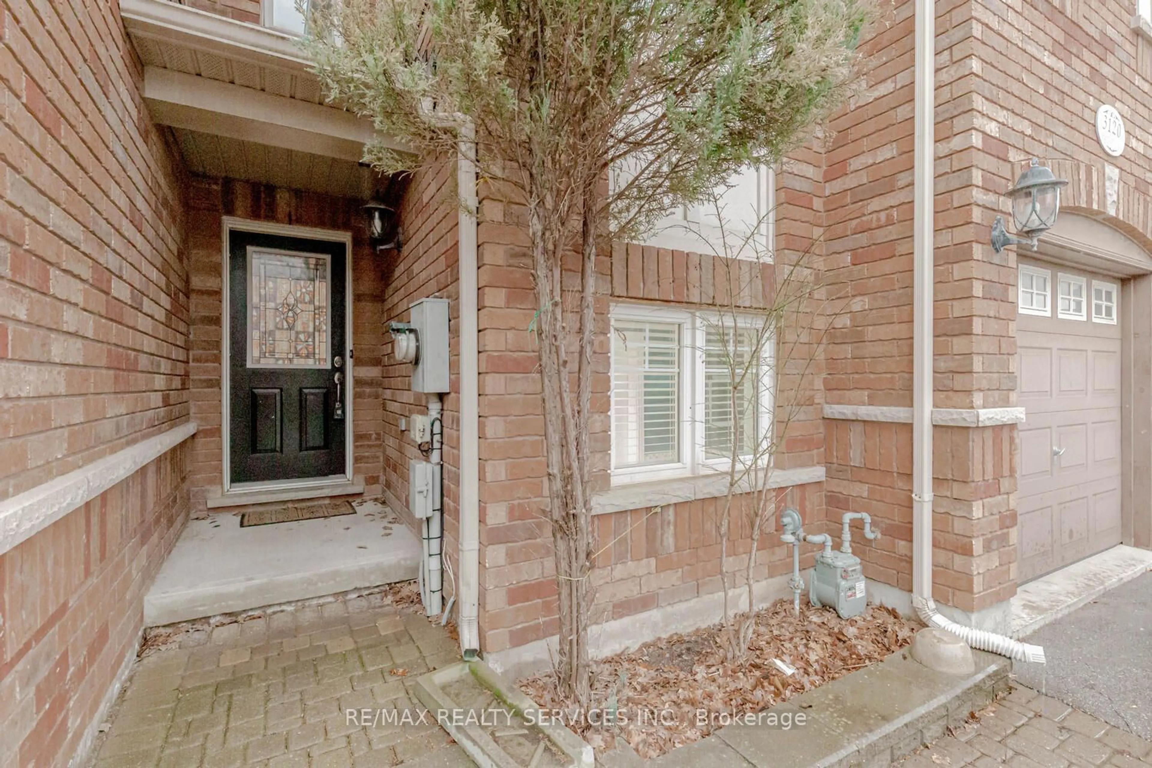 A pic from exterior of the house or condo for 3120 Highbourne Cres, Oakville Ontario L6M 5H2