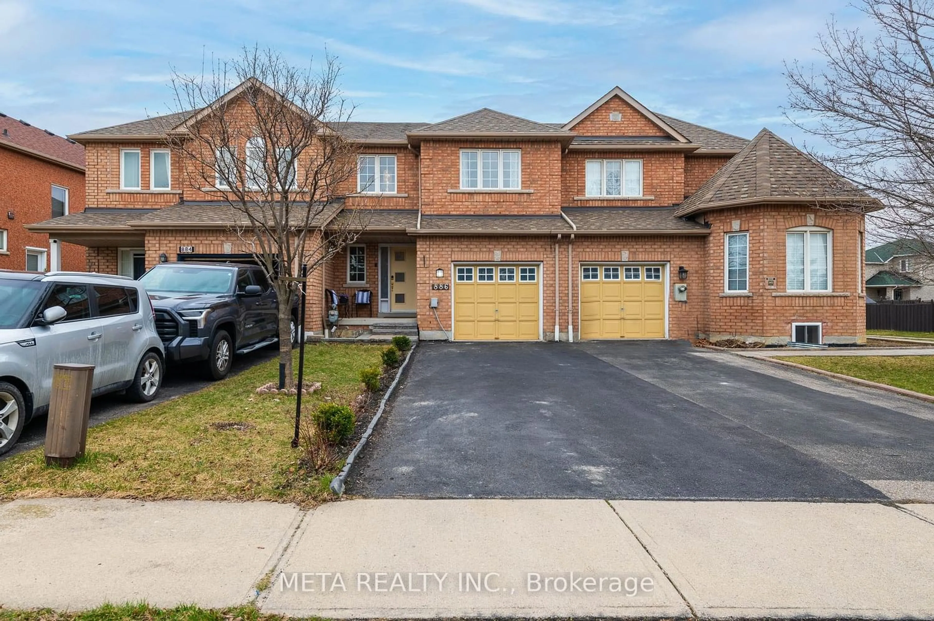 A pic from exterior of the house or condo for 886 Delgado Dr, Mississauga Ontario L5V 2S4