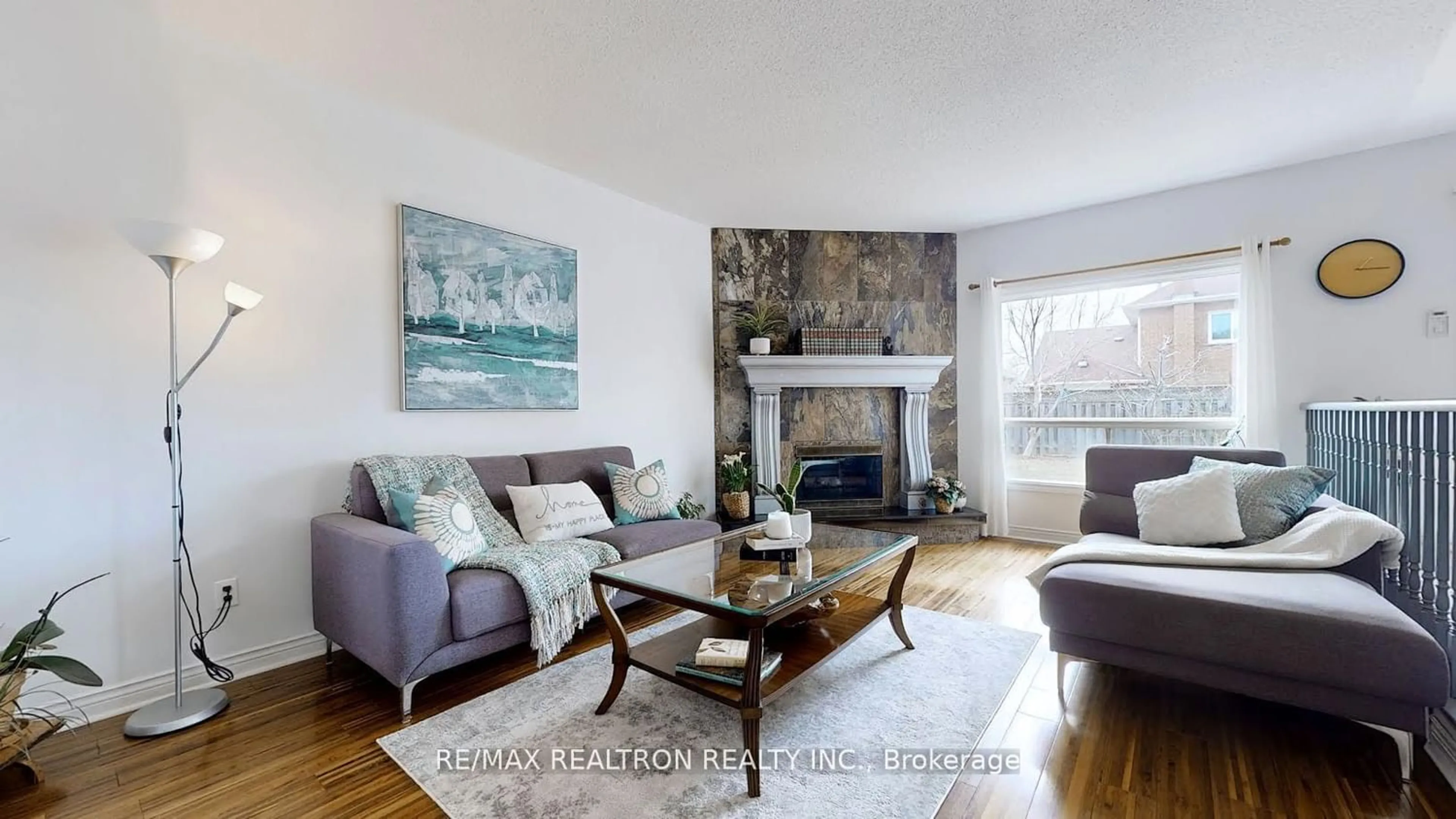 Living room for 11 Austin Dr, Brampton Ontario L6W 4K3