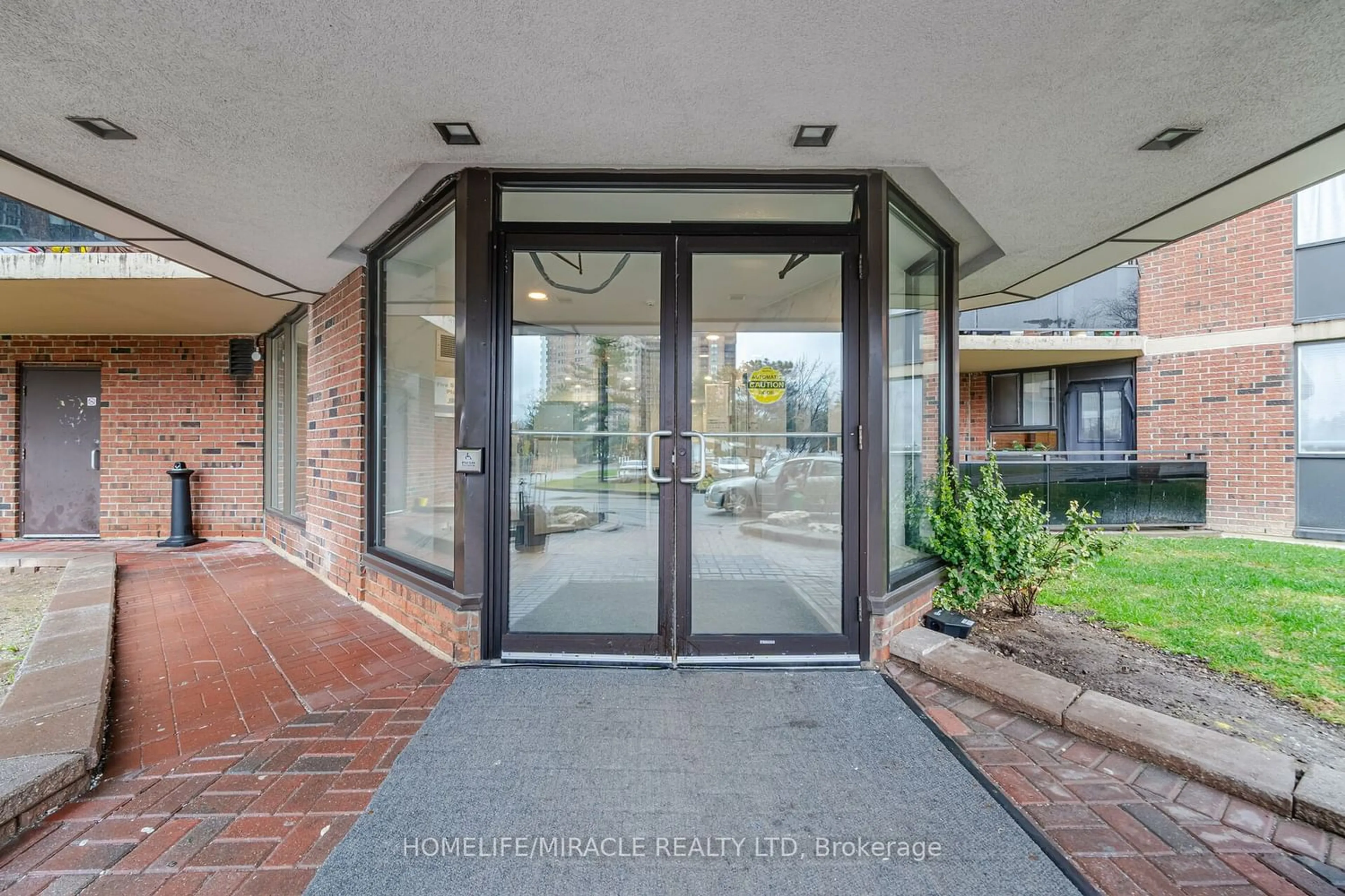 Indoor foyer for 234 Albion Rd #606, Toronto Ontario M9W 6A5