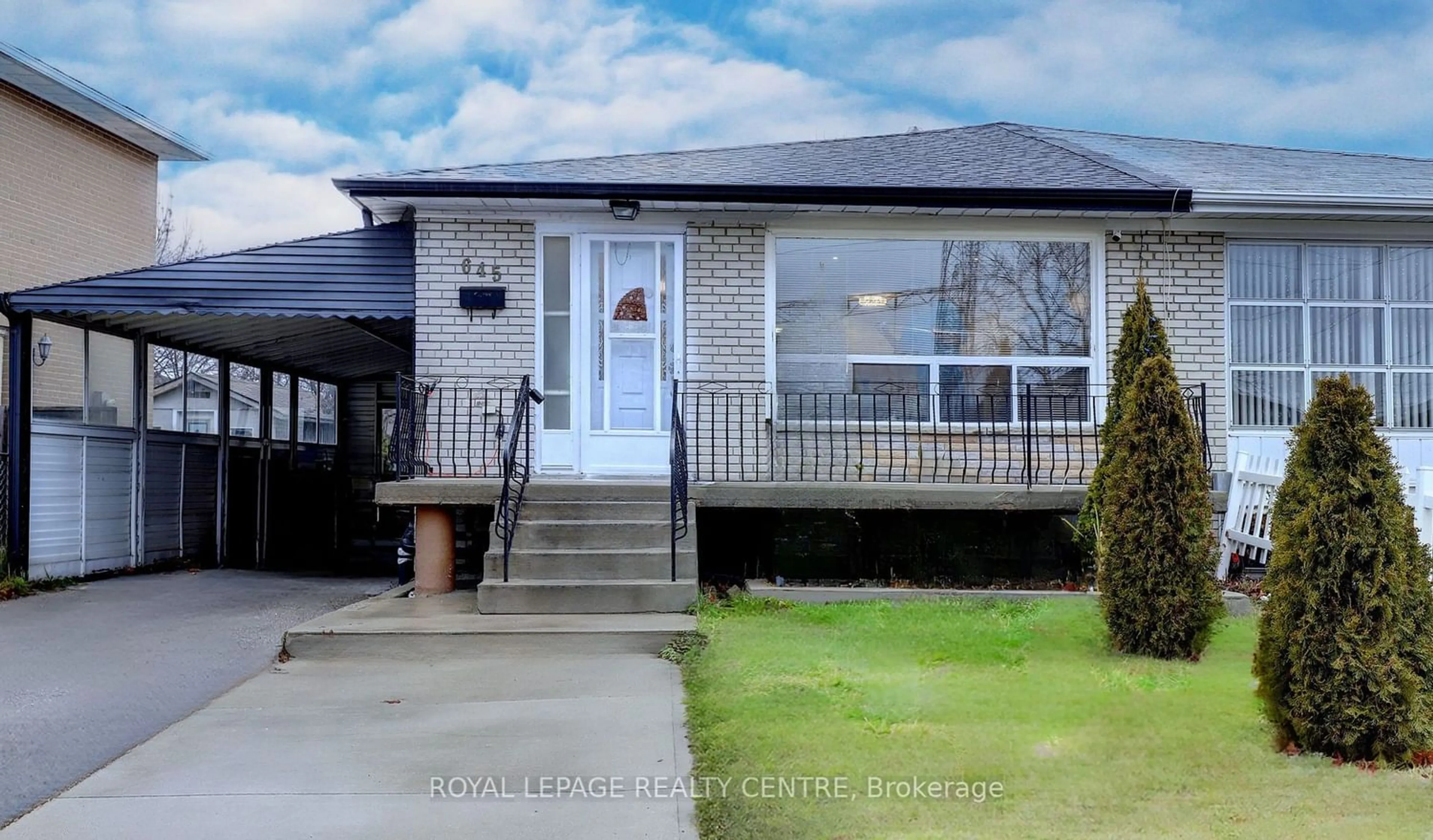Frontside or backside of a home for 645 Abana Rd, Mississauga Ontario L5A 1H6