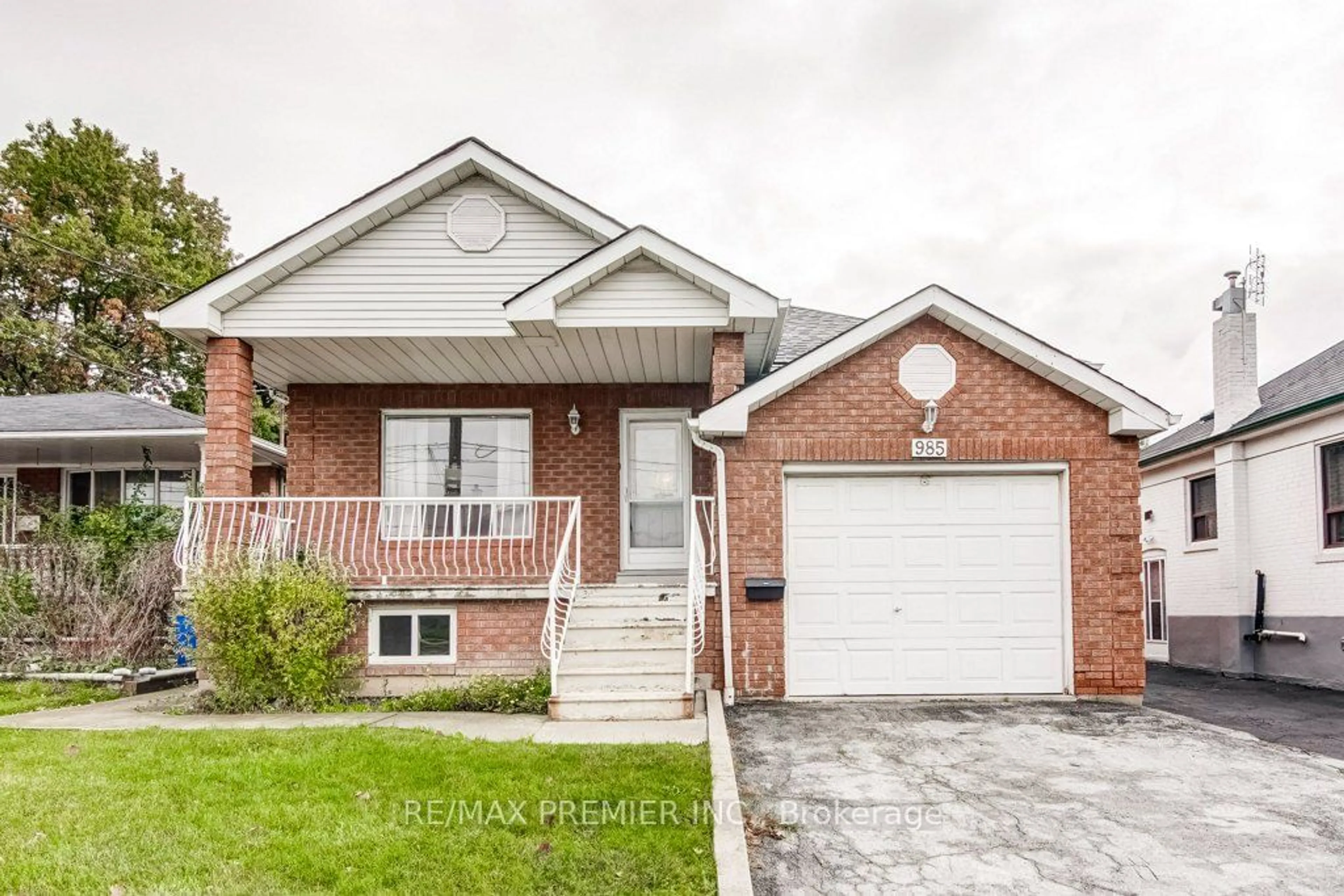 Frontside or backside of a home for 985 Caledonia Rd, Toronto Ontario M6B 3Y7