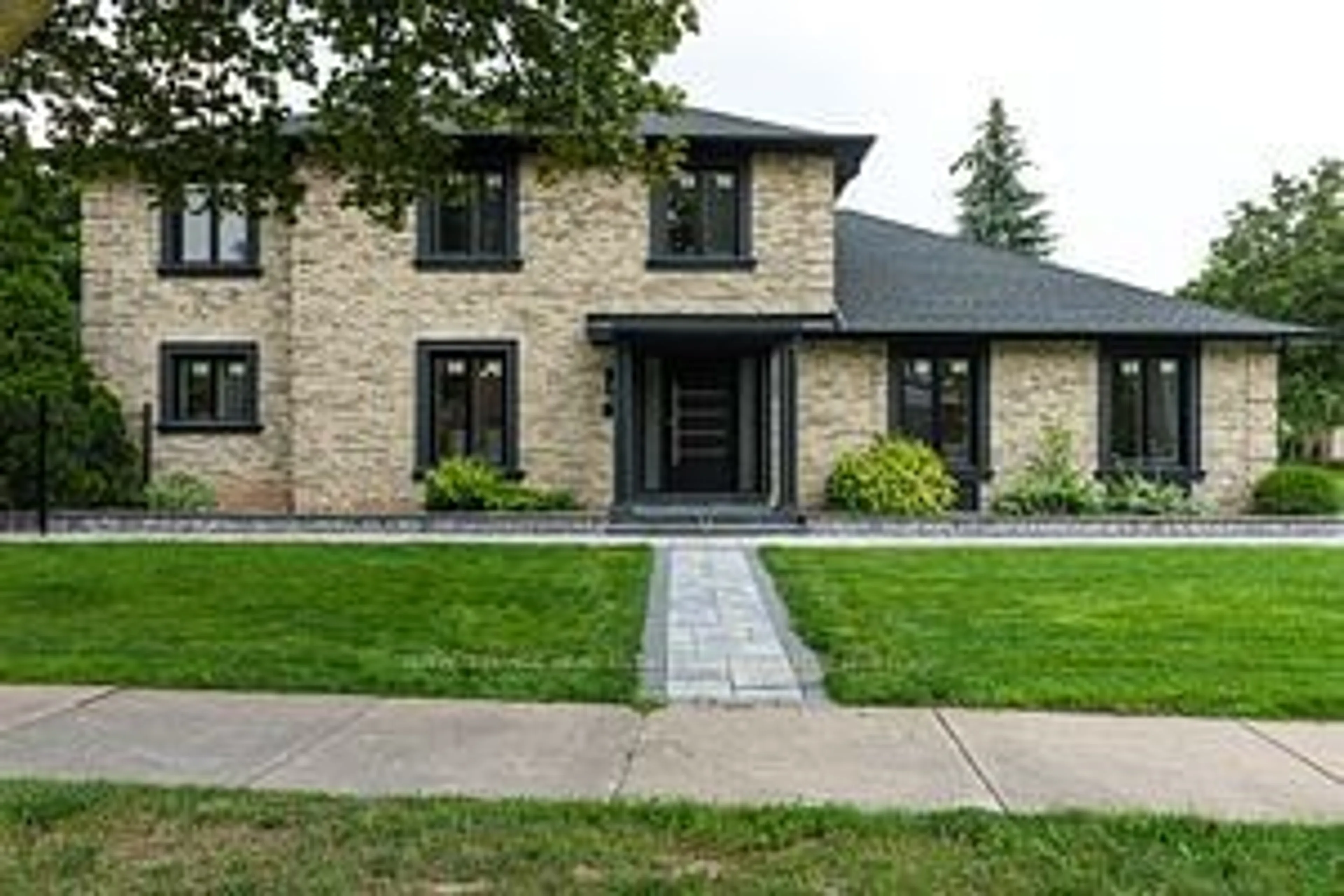 Home with brick exterior material for 2535 Robin Dr, Mississauga Ontario L5K 2G2