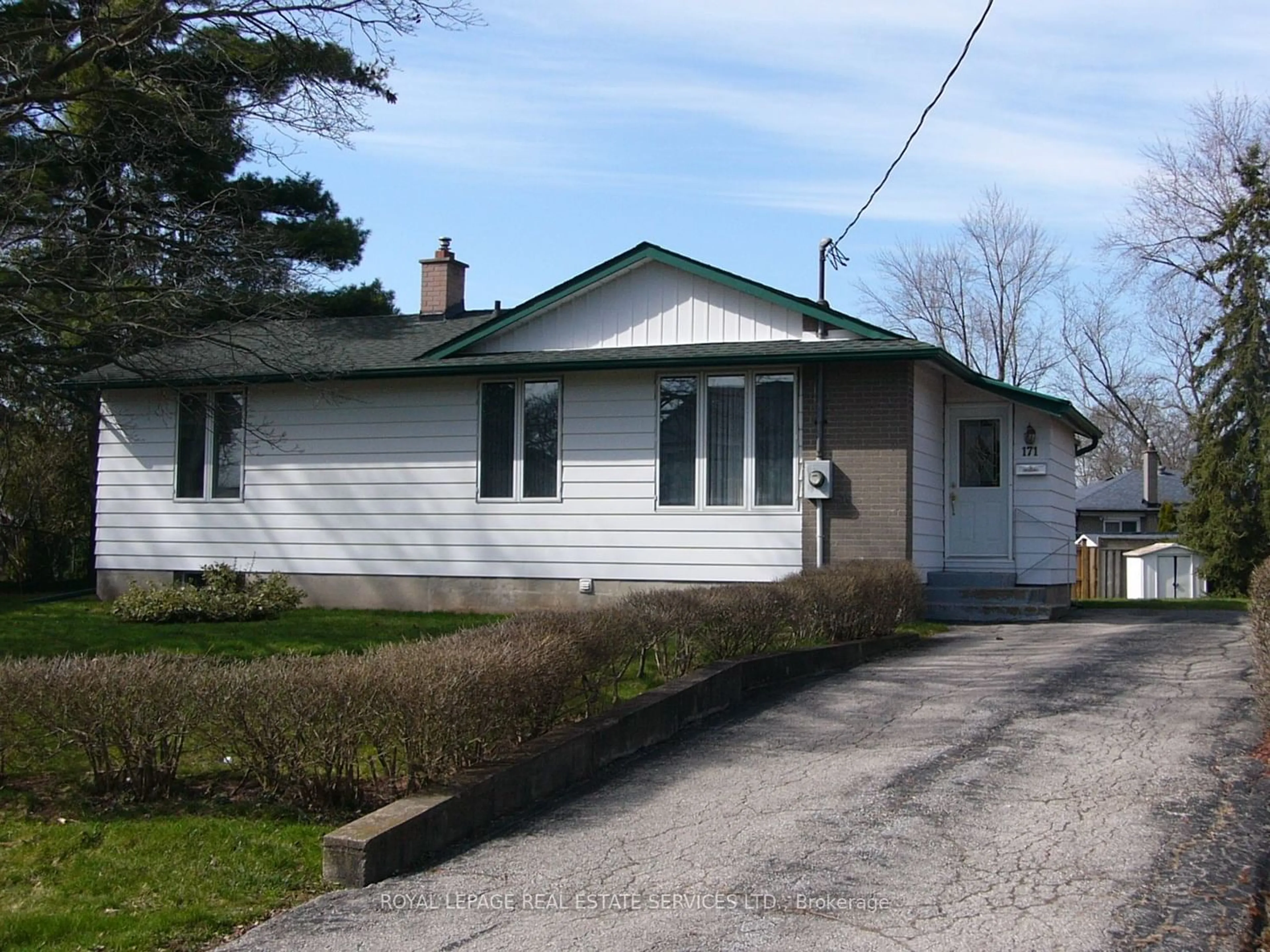 Frontside or backside of a home for 171 Oliver Pl, Oakville Ontario L6H 1K9