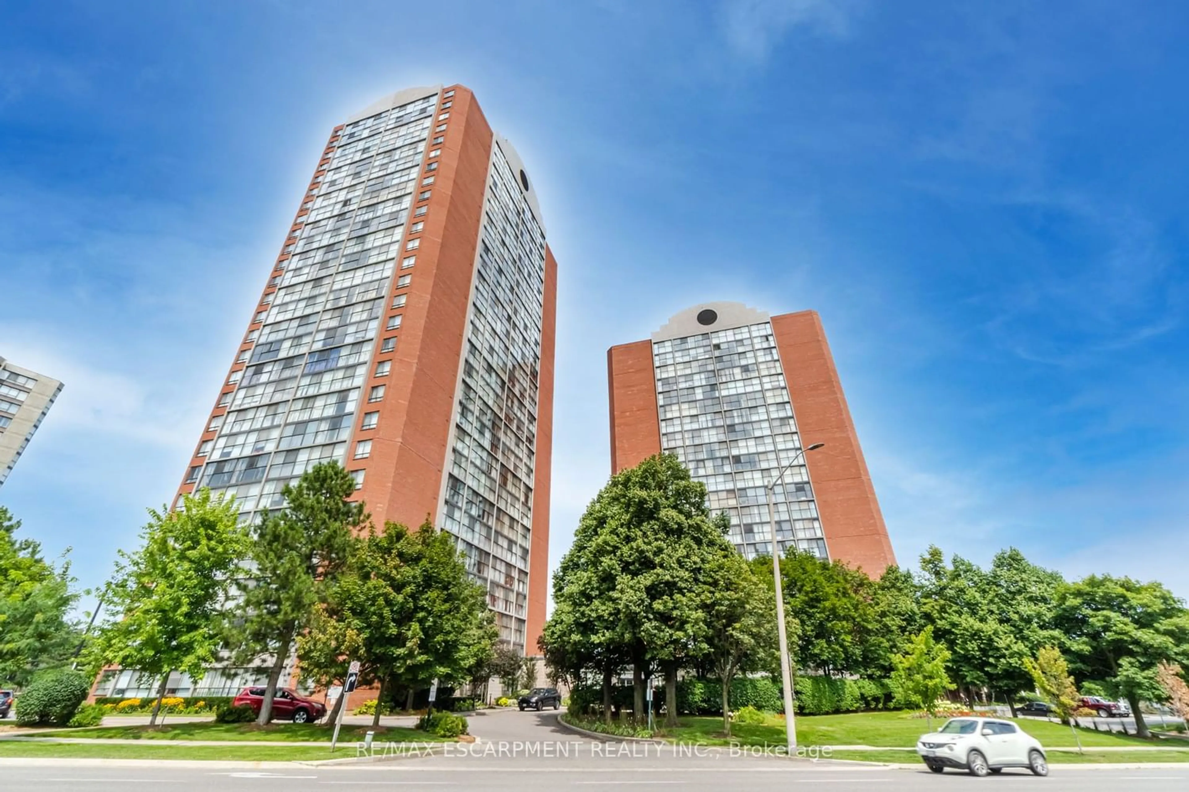 Outside view for 4185 Shipp Dr #512, Mississauga Ontario L4Z 2Y8