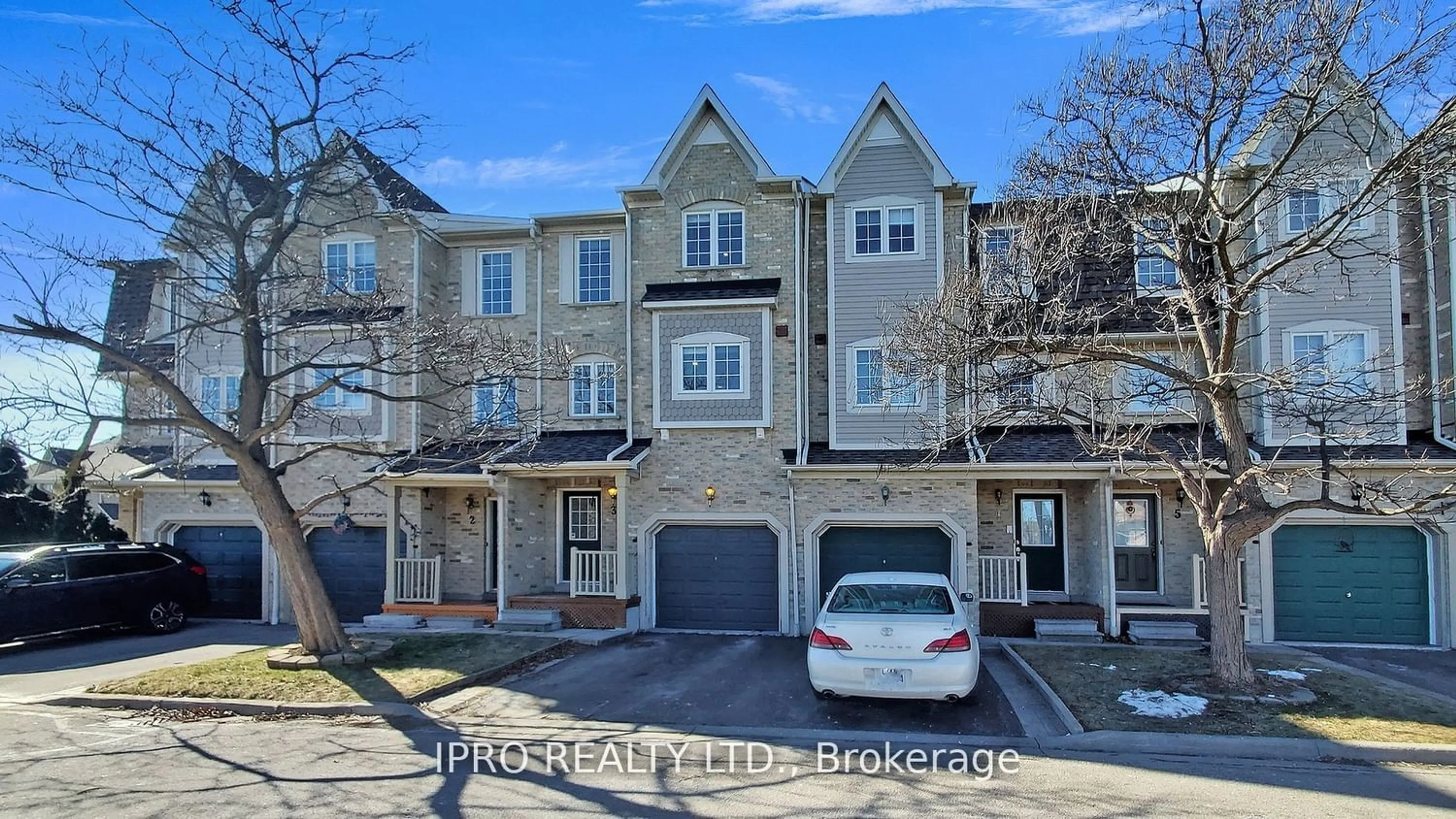 A pic from exterior of the house or condo for 7284 Bellshire Gate #3, Mississauga Ontario L5N 8E3