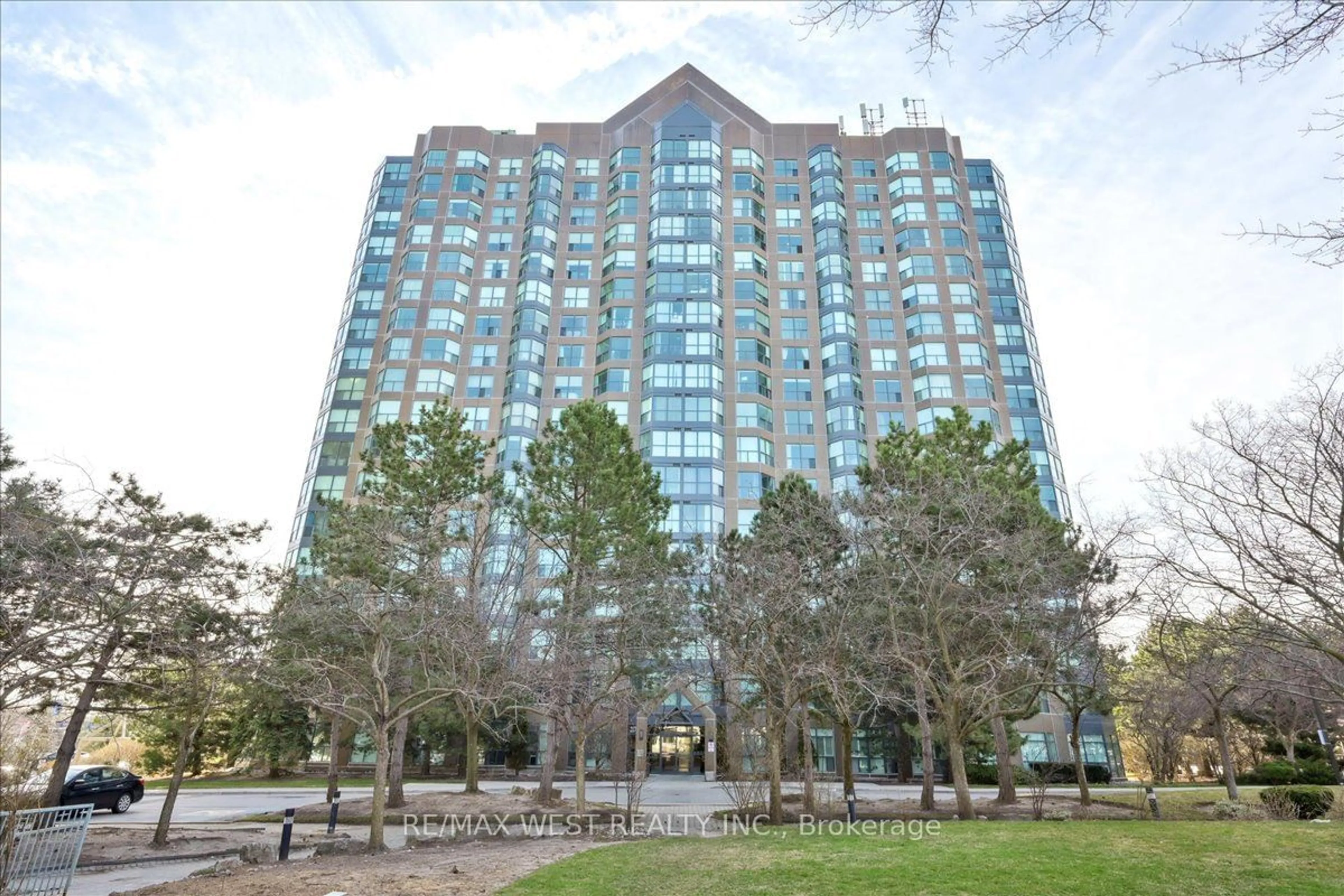 A pic from exterior of the house or condo for 2177 Burnhamthorpe Rd #1104, Mississauga Ontario L5L 5P9