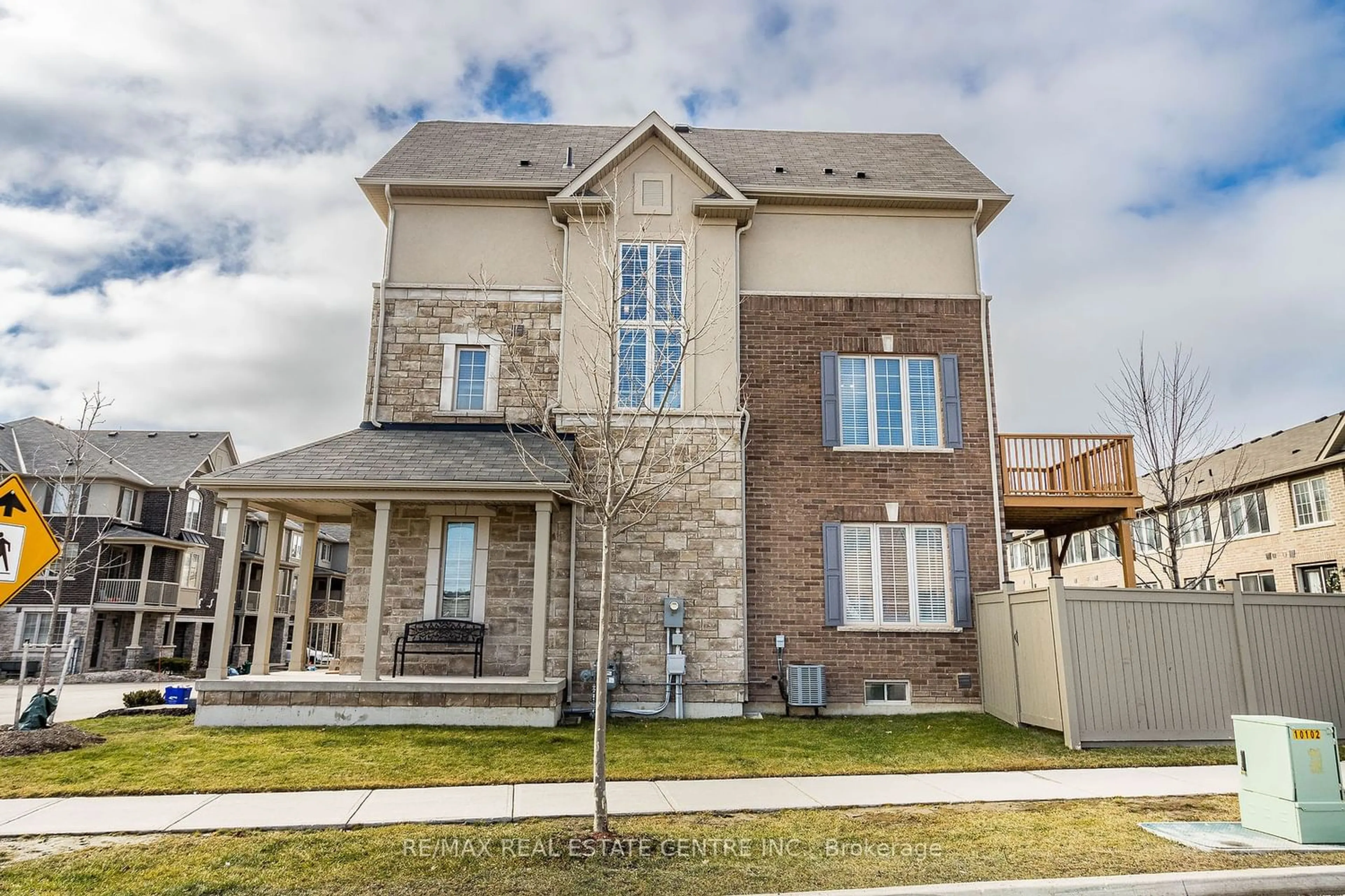 Home with brick exterior material for 411 Hardwick Common, Oakville Ontario L6H 0P6