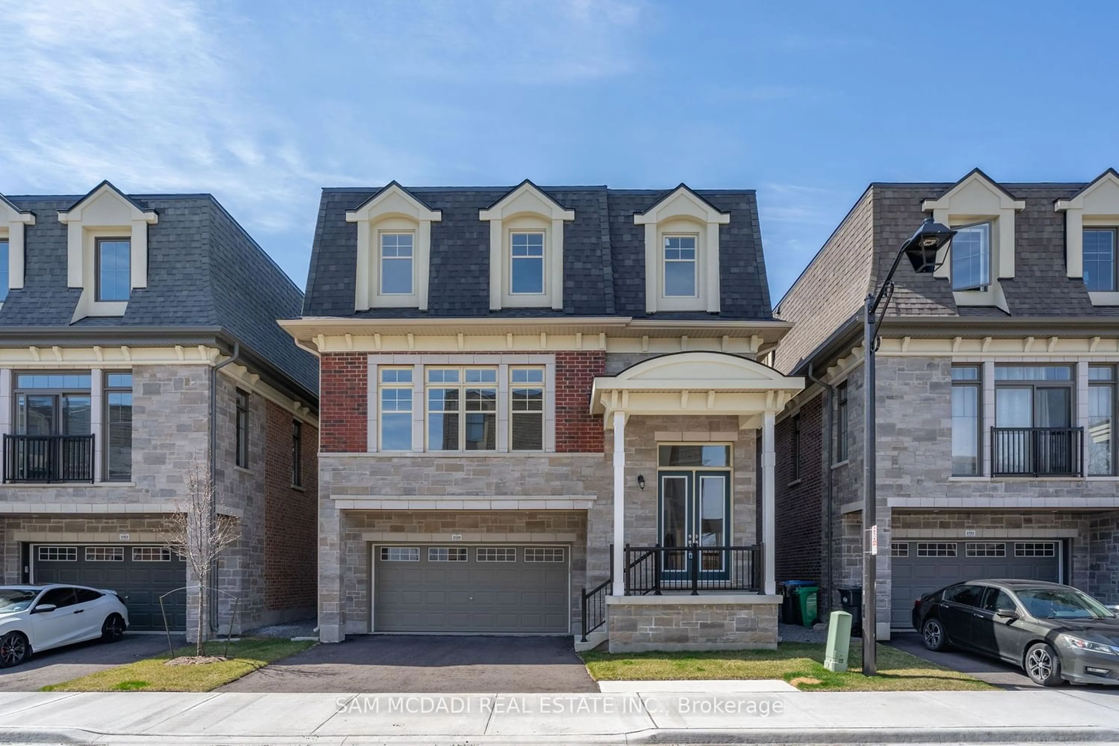 Home with brick exterior material for 2159 Royal Gala Circ, Mississauga Ontario L4Y 0H2