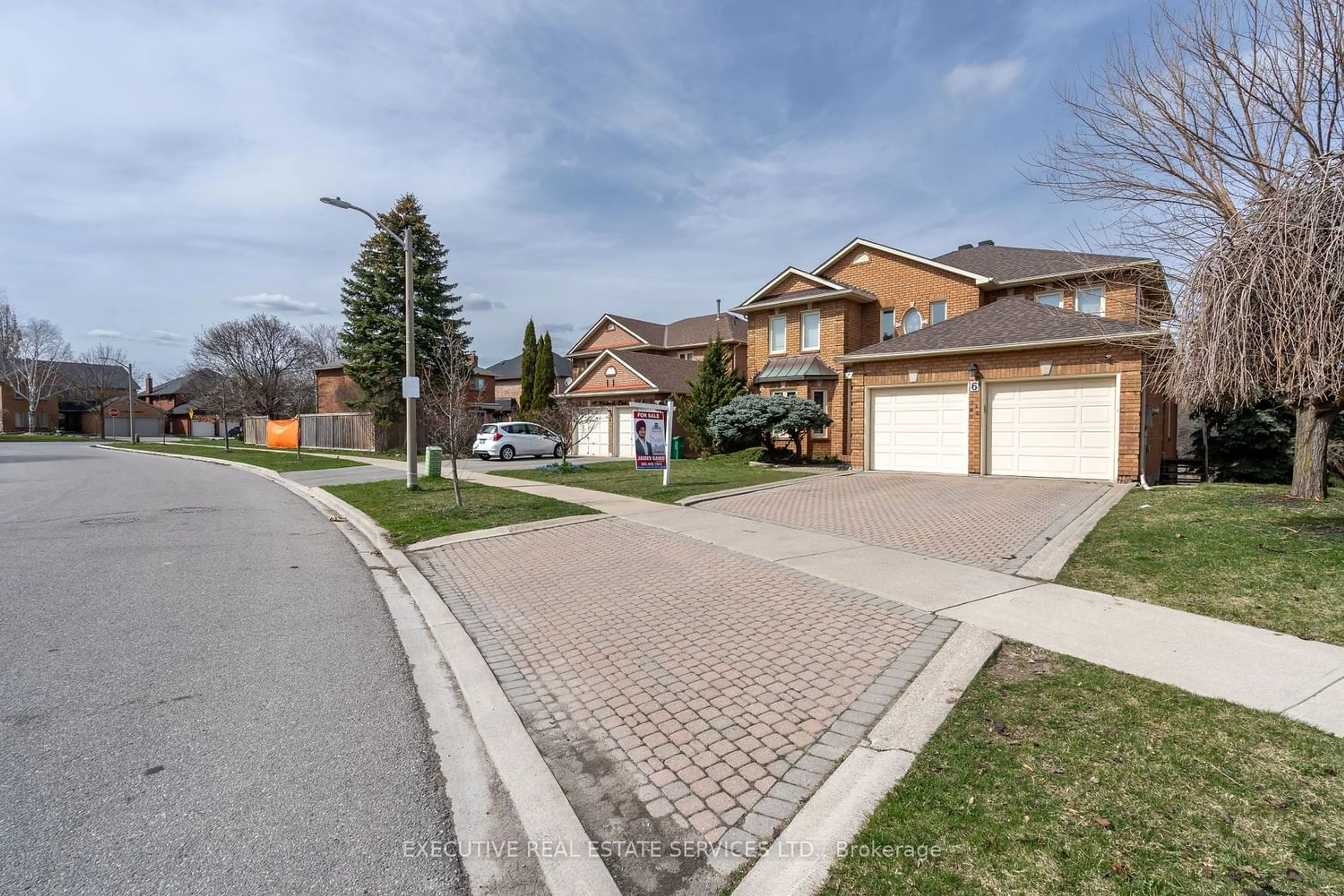 Frontside or backside of a home for 6 Fernbrook Cres, Brampton Ontario L6Z 3P3