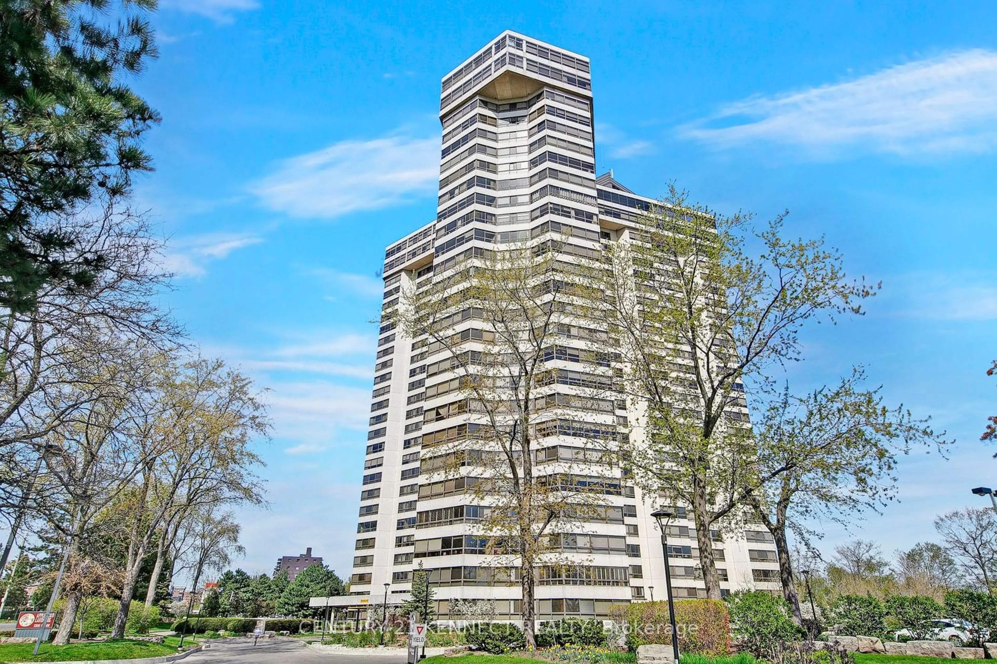 A pic from exterior of the house or condo for 1300 Bloor St #102, Mississauga Ontario L4Y 3Z2