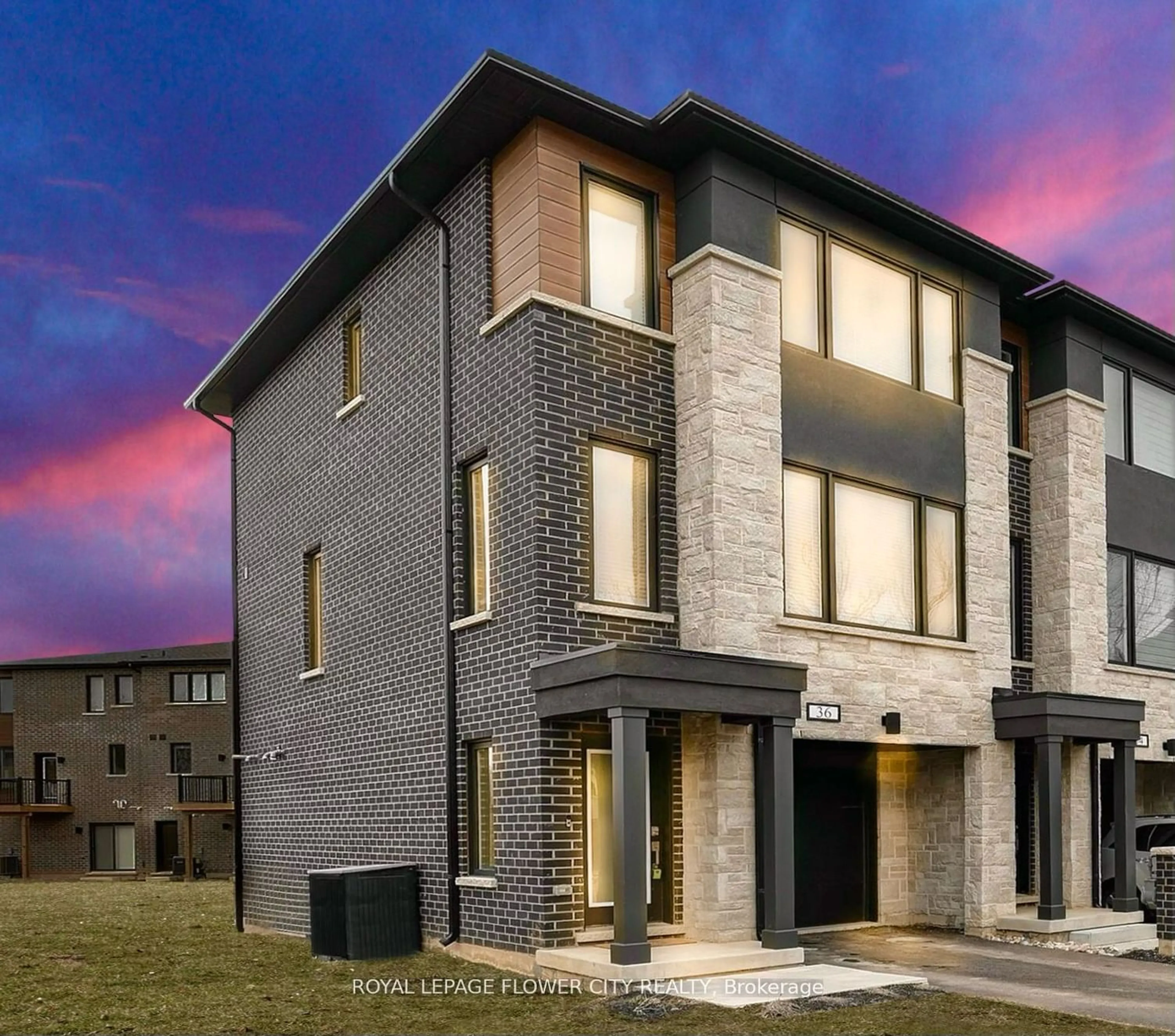 Home with brick exterior material for 36 Briar Crt, Halton Hills Ontario L7G 0P6