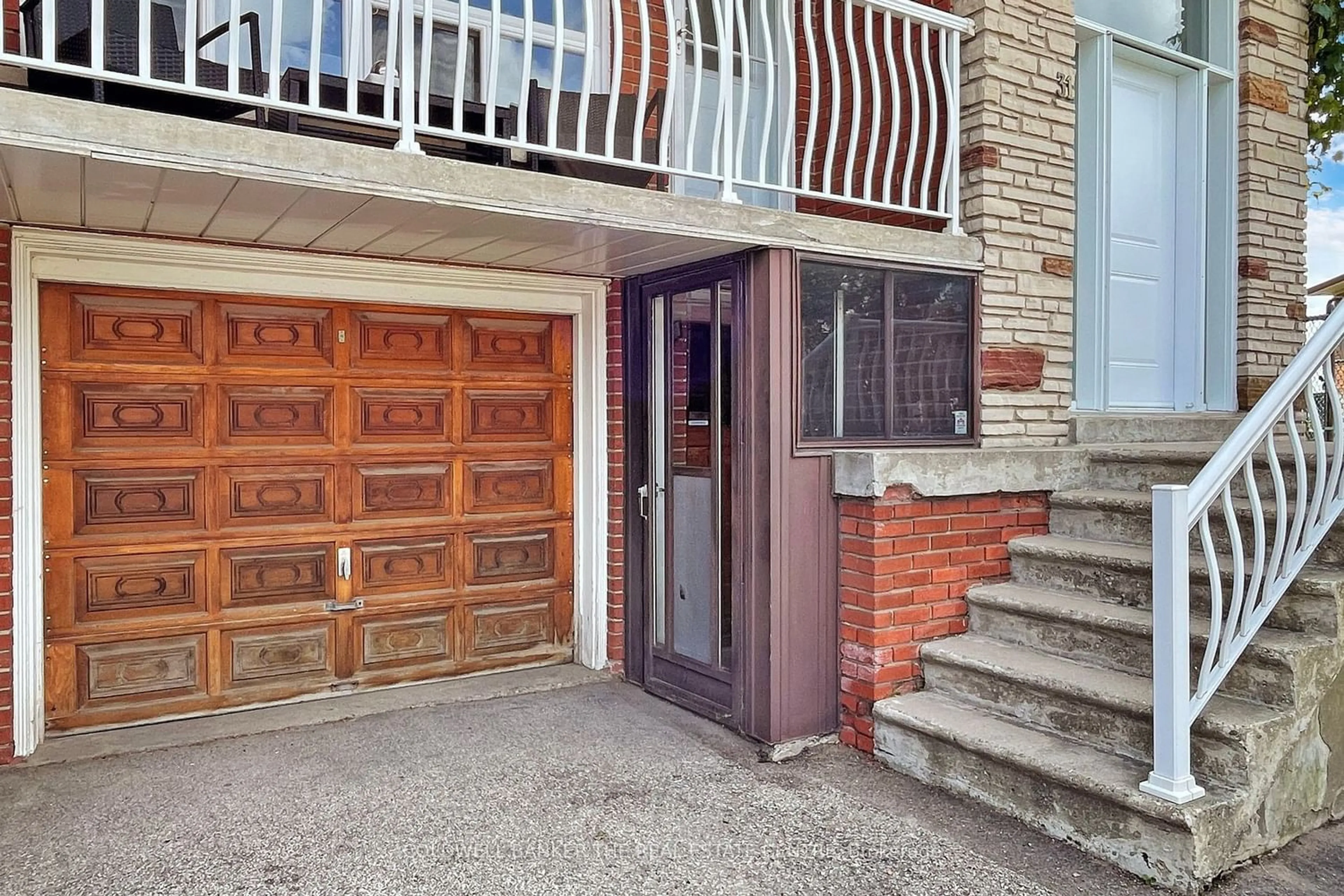 A pic from exterior of the house or condo for 31 Blossom Cres, Toronto Ontario M3N 2B1