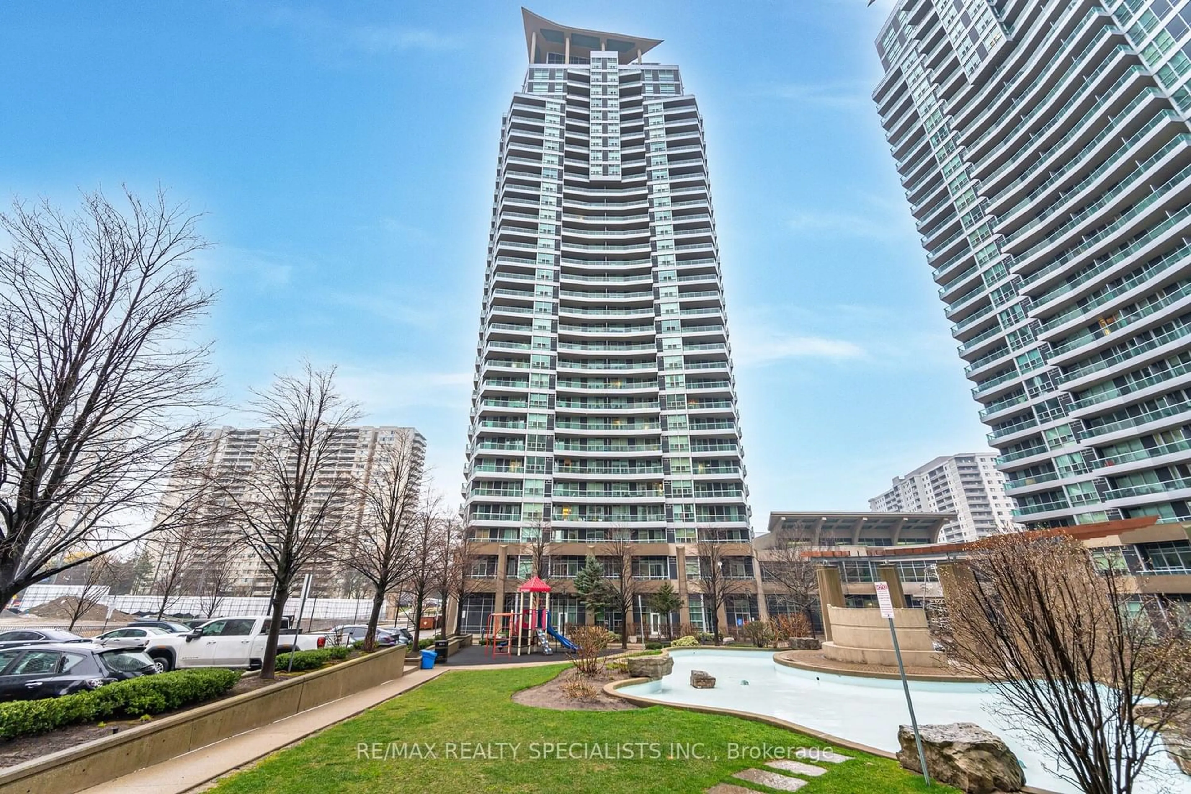 A pic from exterior of the house or condo for 1 Elm Dr #104, Mississauga Ontario L5B 4M1